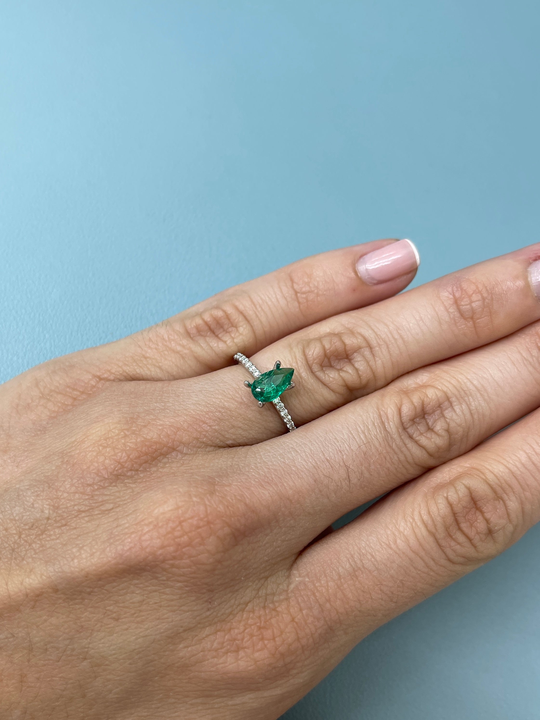 0.57 Carat 9x5mm Rich Green Natural Loose Colombian Emerald Pear Cut Gemstone for Jewelry Making, Engagement Rings & Luxury Gifts