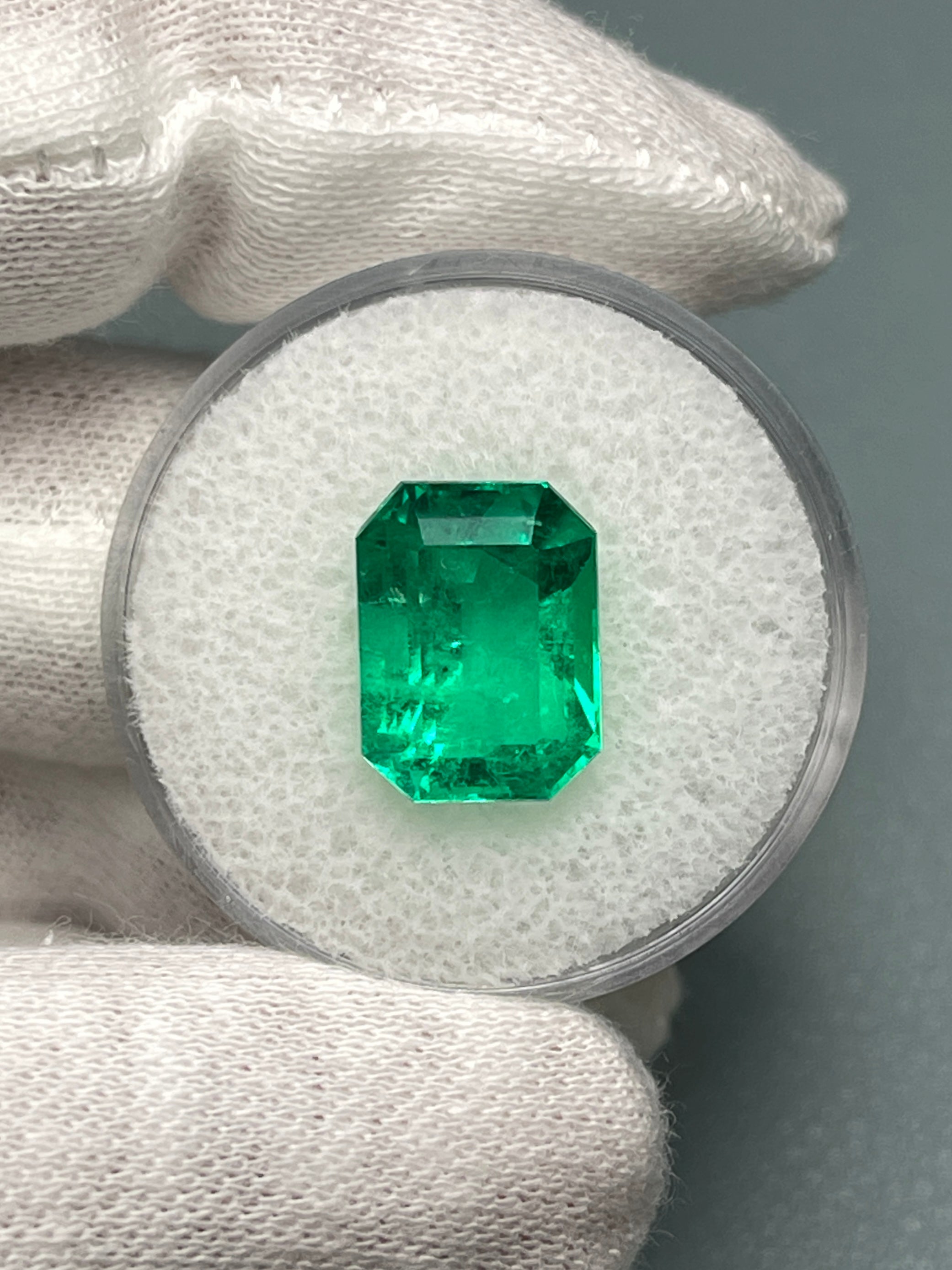 5.71 Carat 12x9mm Vivid Muzo Green Natural Loose Colombian Emerald - Classic Emerald Cut Gemstone for Jewelry Making, Engagement Rings & Luxury Gifts
