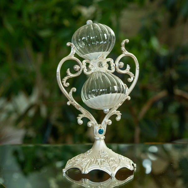 Elegant Silver Heart Twisted Glass Rotating Hourglass - Perfect for Wedding Decor, Anniversary Gifts & Romantic Home Decorations - Creates Timeless Memories for Couples & Special Occasions