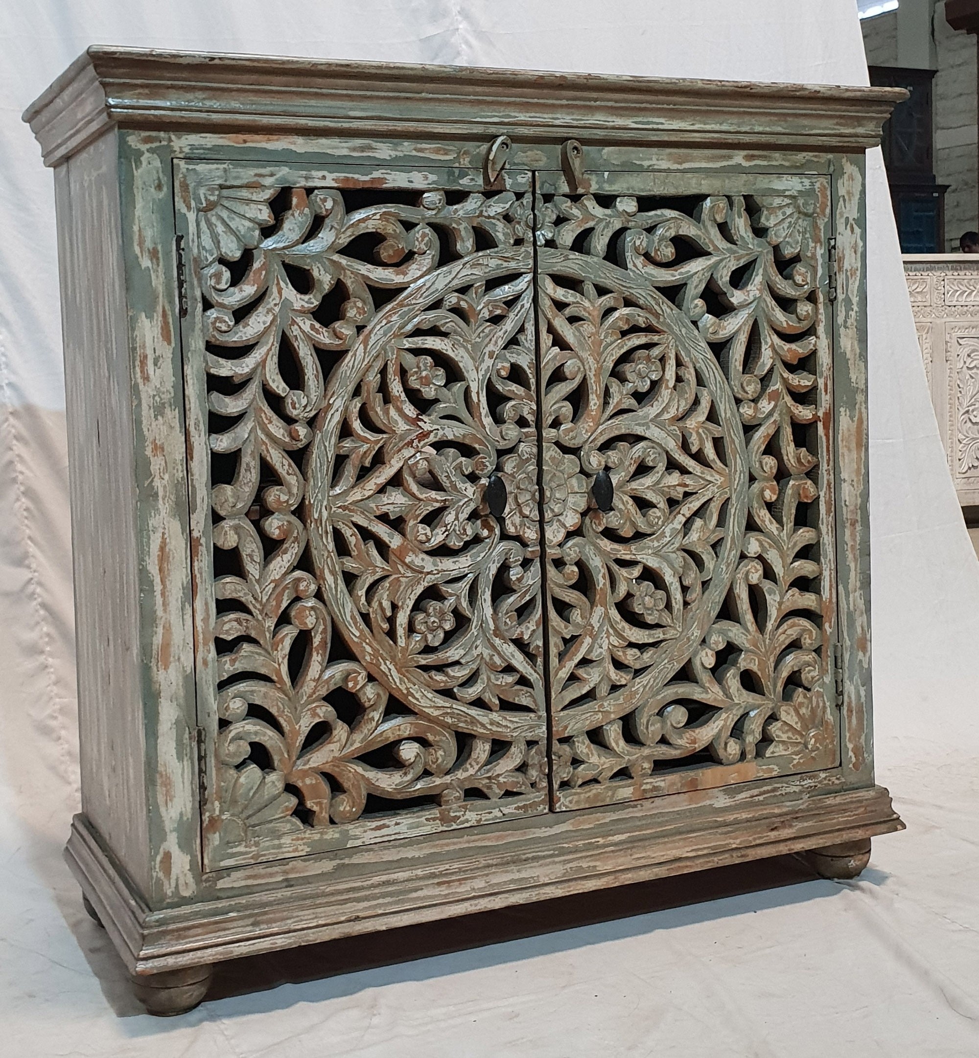 Hand Carved French Style Buffet Sideboard with Grey Wash Finish - 90x40x90cm Rustic Dining Room Storage Cabinet for Kitchen, Living Room & Entryway