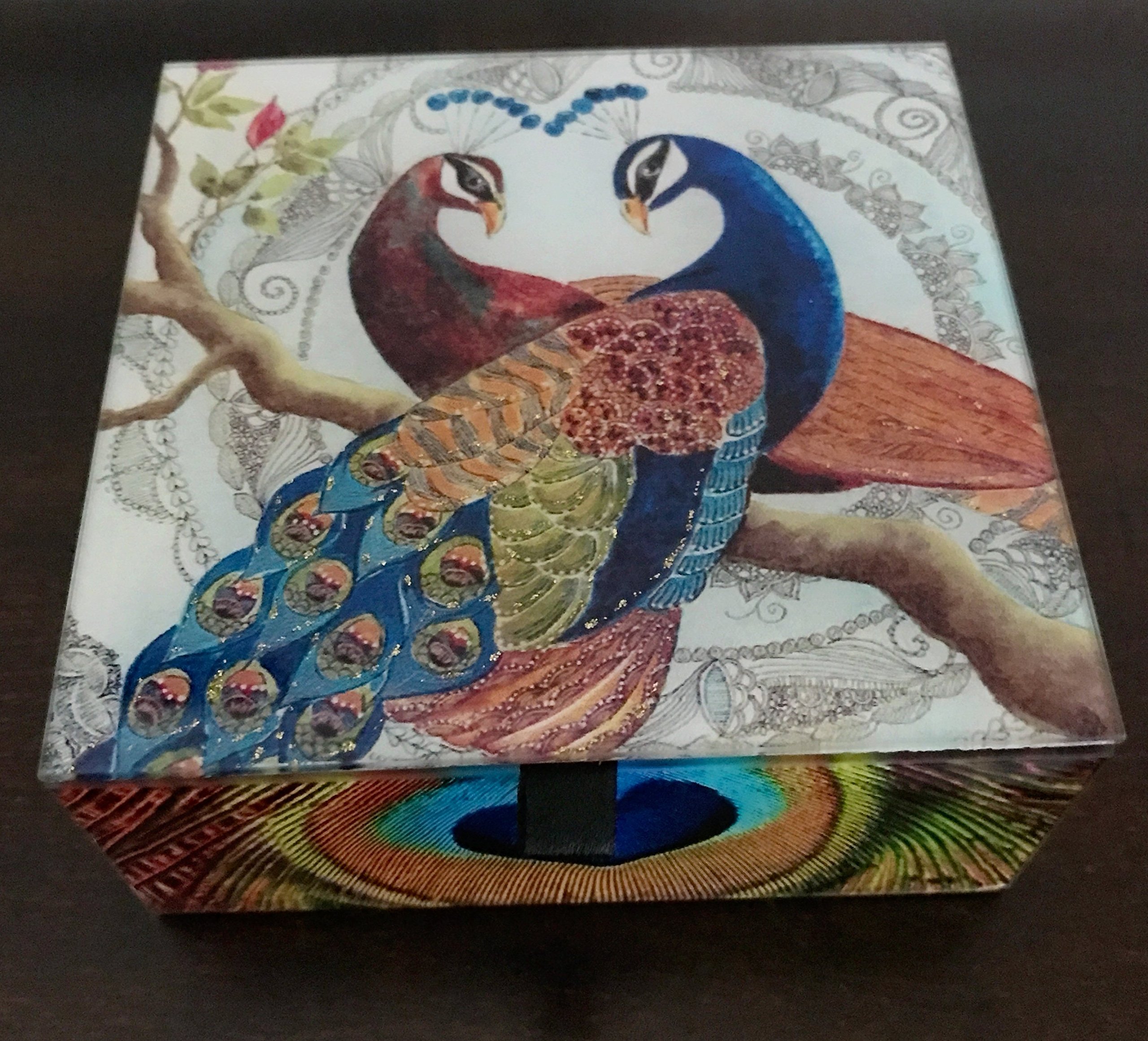 Elegant Glass Keepsake Jewelry Box with Peacock Design - Perfect for Jewelry Storage, Gift Giving & Home Decor