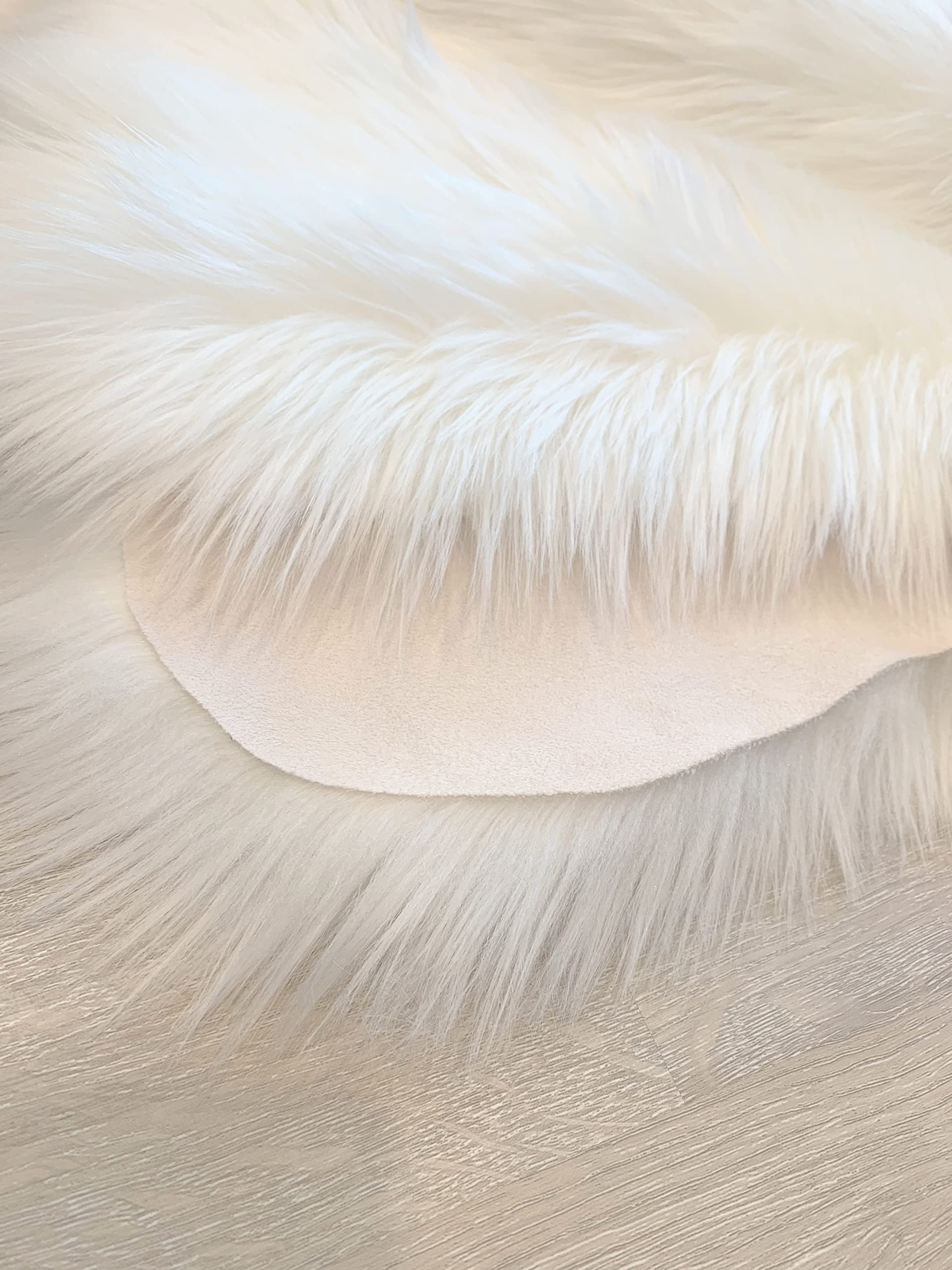 LAMBZY Faux Sheepskin Rug - Super Soft Hypoallergenic Shaggy Carpet for Living Room, Nursery & Sofa - 5x8 Feet Plush White Area Rug - Perfect for Cozy Home Decor, Kids Play Area & Bedroom Accent