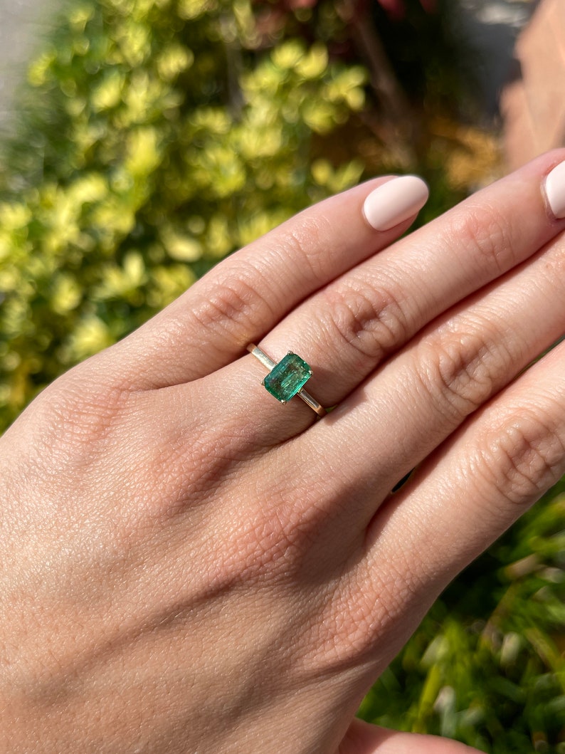 1.05 Carat Emerald Solitaire 14K Yellow Gold Engagement Ring for Women - Perfect for Proposals, Anniversaries & Special Occasions