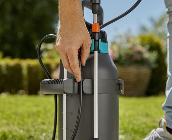 Gardena 5L Pressure Sprayer for Garden & Lawn - Heavy Duty Hand Pump Sprayer for Pesticides, Fertilizers & Cleaning Solutions - Perfect for Home, Yard & Outdoor Use