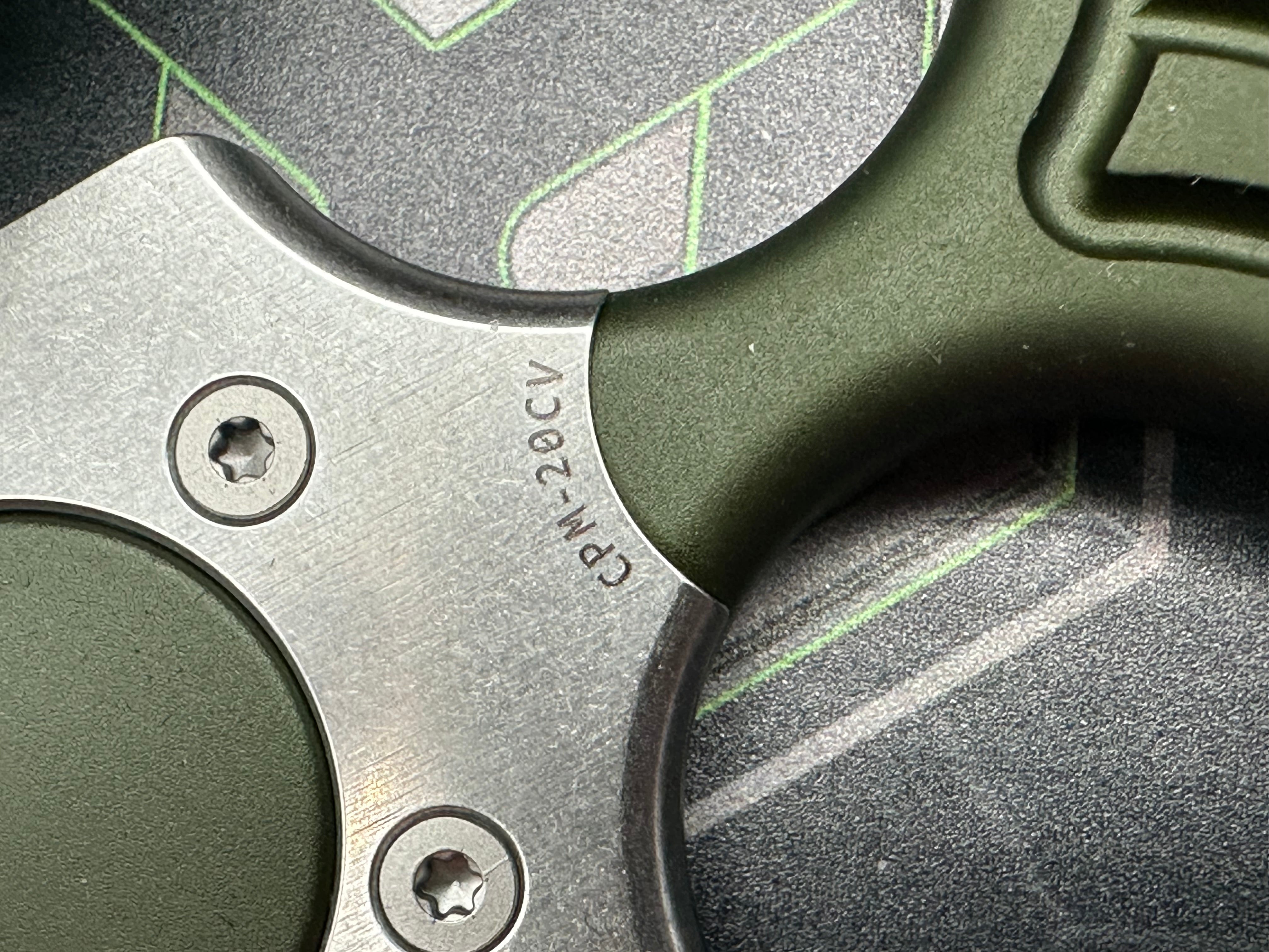 Heretic Sleight Push Dagger - Green Aluminum Handle (2.8