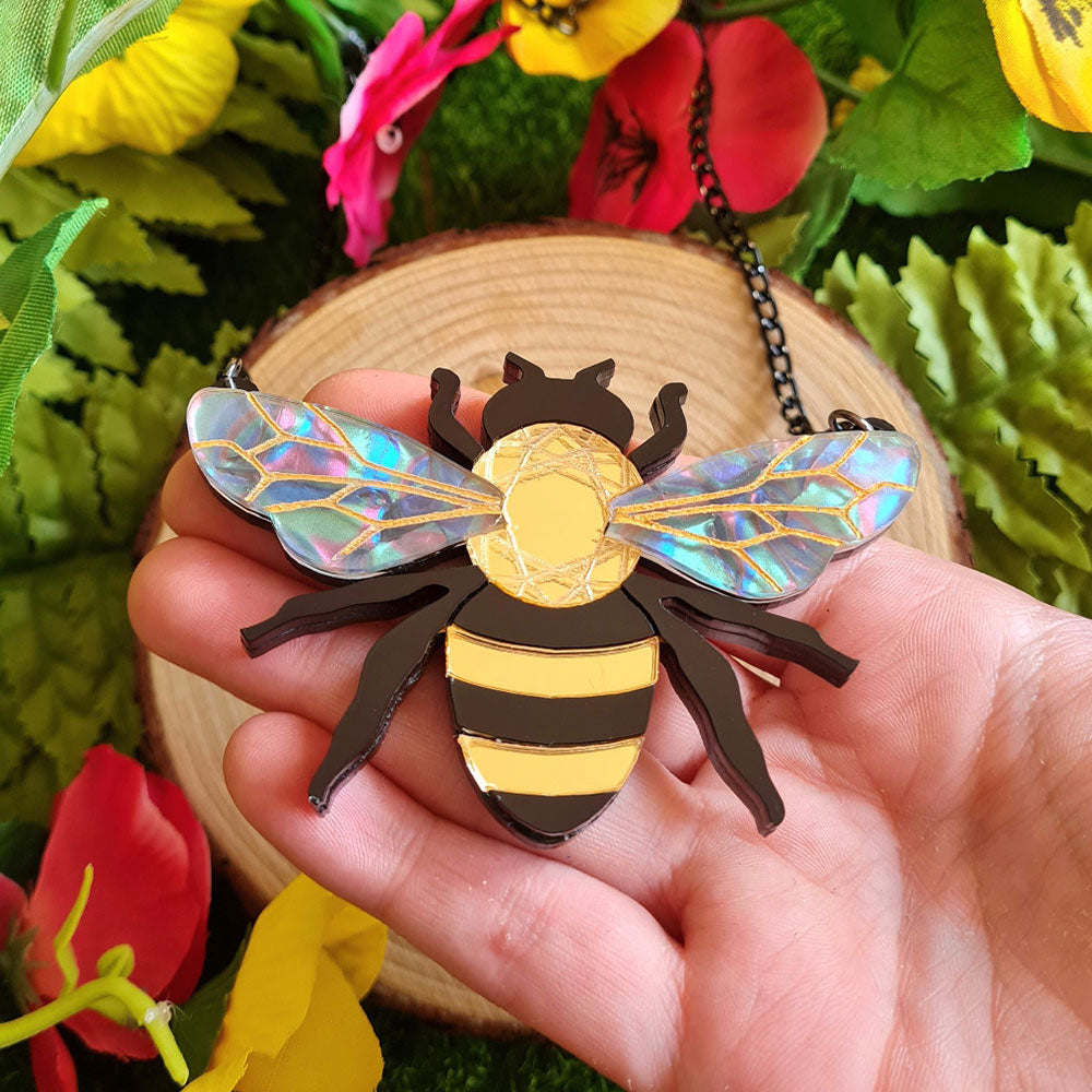 Cherryloco Bee Necklace - Dainty Gold Bee Pendant Jewelry for Women, Perfect Gift for Nature Lovers & Boho Style - Ideal for Everyday Wear, Date Nights & Special Occasions