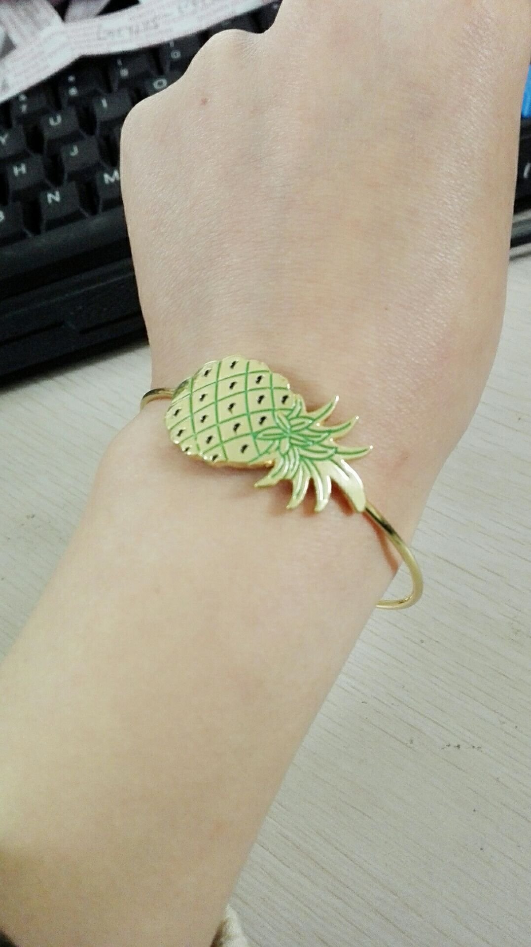 Stylish Pineapple Charm Bracelet for Women - Tropical Fruit Jewelry Accessory - Perfect for Summer, Beach, and Vacation Outfits