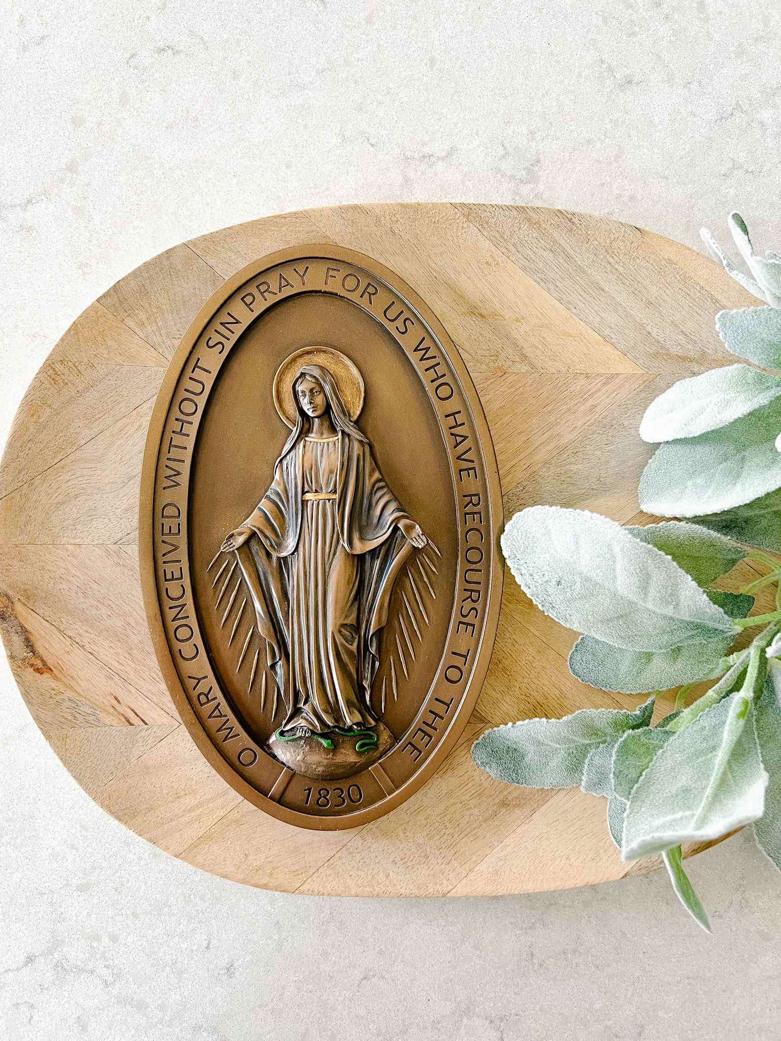 Miraculous Medal Wall Plaque - Religious Home Decor for Catholic Devotion - Perfect for Bedroom, Prayer Room & Gift Giving