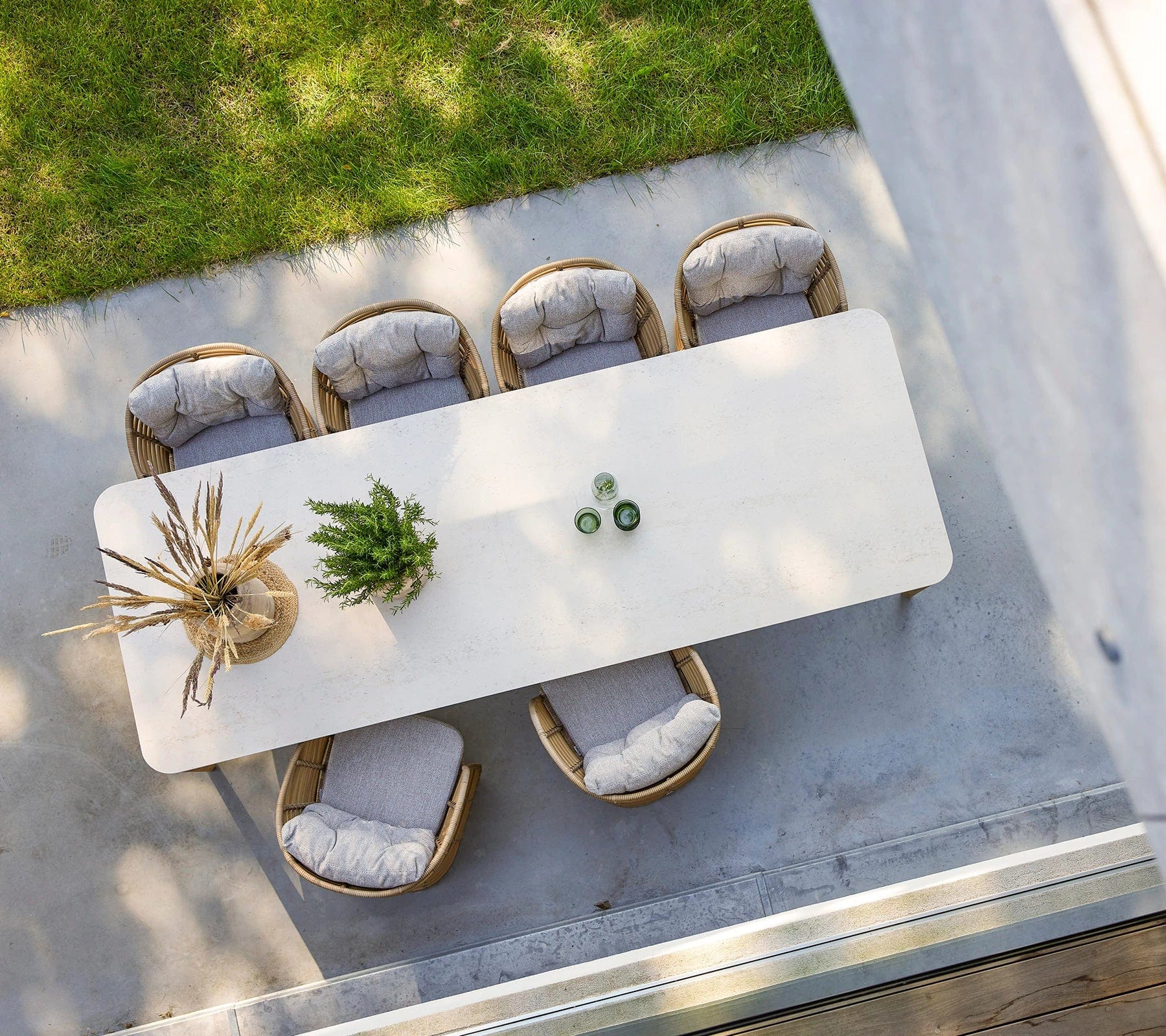 Premium Outdoor Dining Table Set - Weather-Resistant Patio Furniture for Backyard, Garden & Poolside Gatherings - Perfect for BBQs, Parties & Al Fresco Dining
