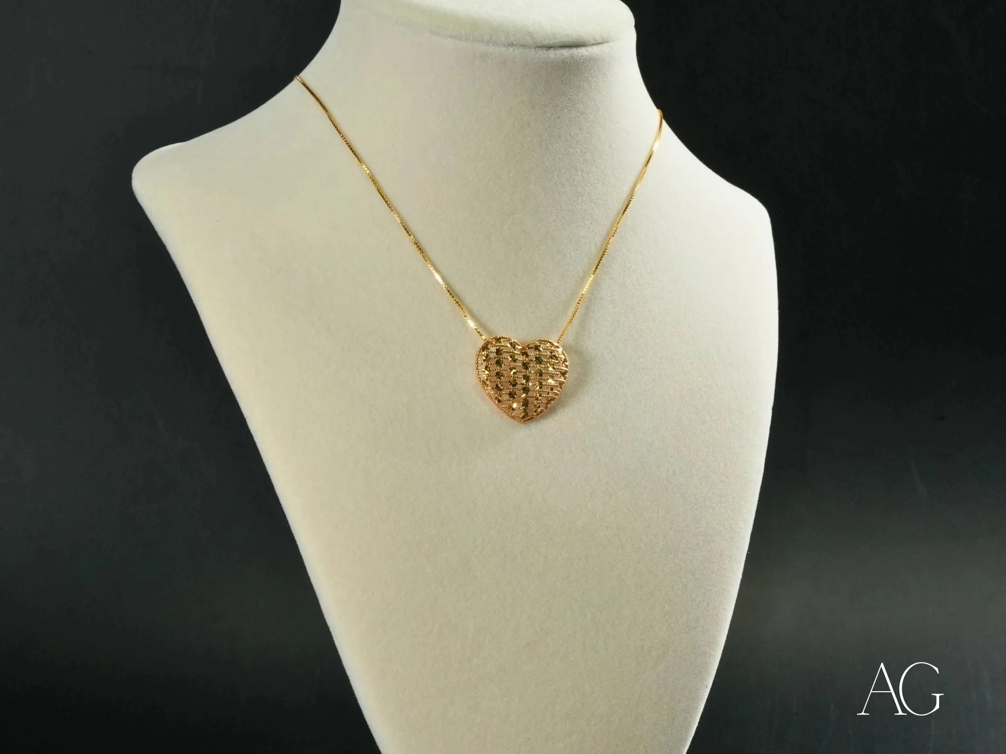 Golden Heart Pendant Necklace for Women - 14K Gold Plated Elegant Jewelry Gift for Valentine's Day, Anniversary & Special Occasions | Perfect for Romantic Dates, Weddings & Everyday Wear