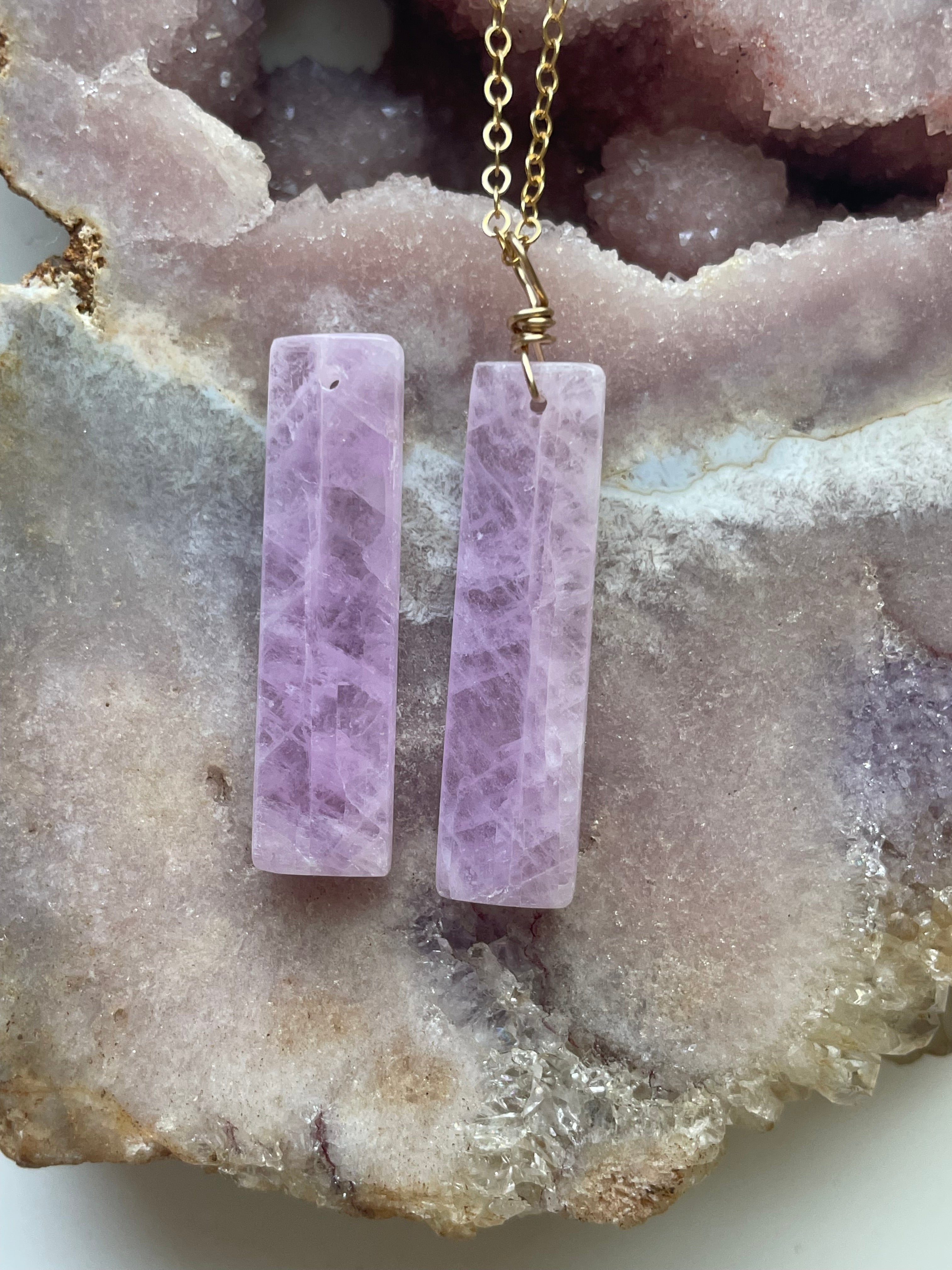 Natural Kunzite Crystal Pendant Necklace - 14K Gold Filled Jewelry for Women - Perfect for Healing, Meditation & Spiritual Gifts