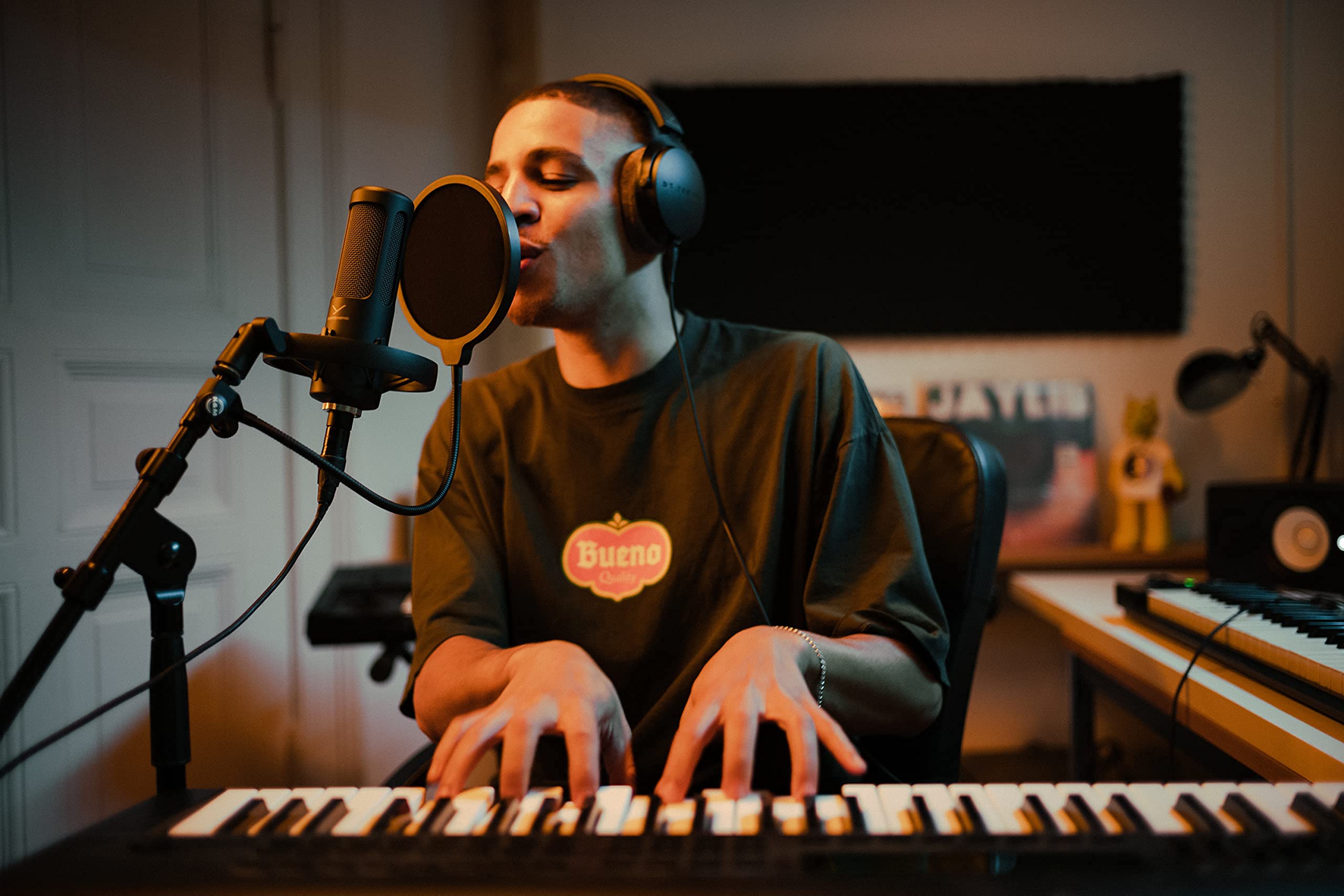 Beyerdynamic DT 700 PRO X Professional Closed-Back Studio Headphones with Stellar.45 Driver - Perfect for Recording, Mixing & Monitoring on All Devices - Ideal for Home Studios, Podcasting & Music Production