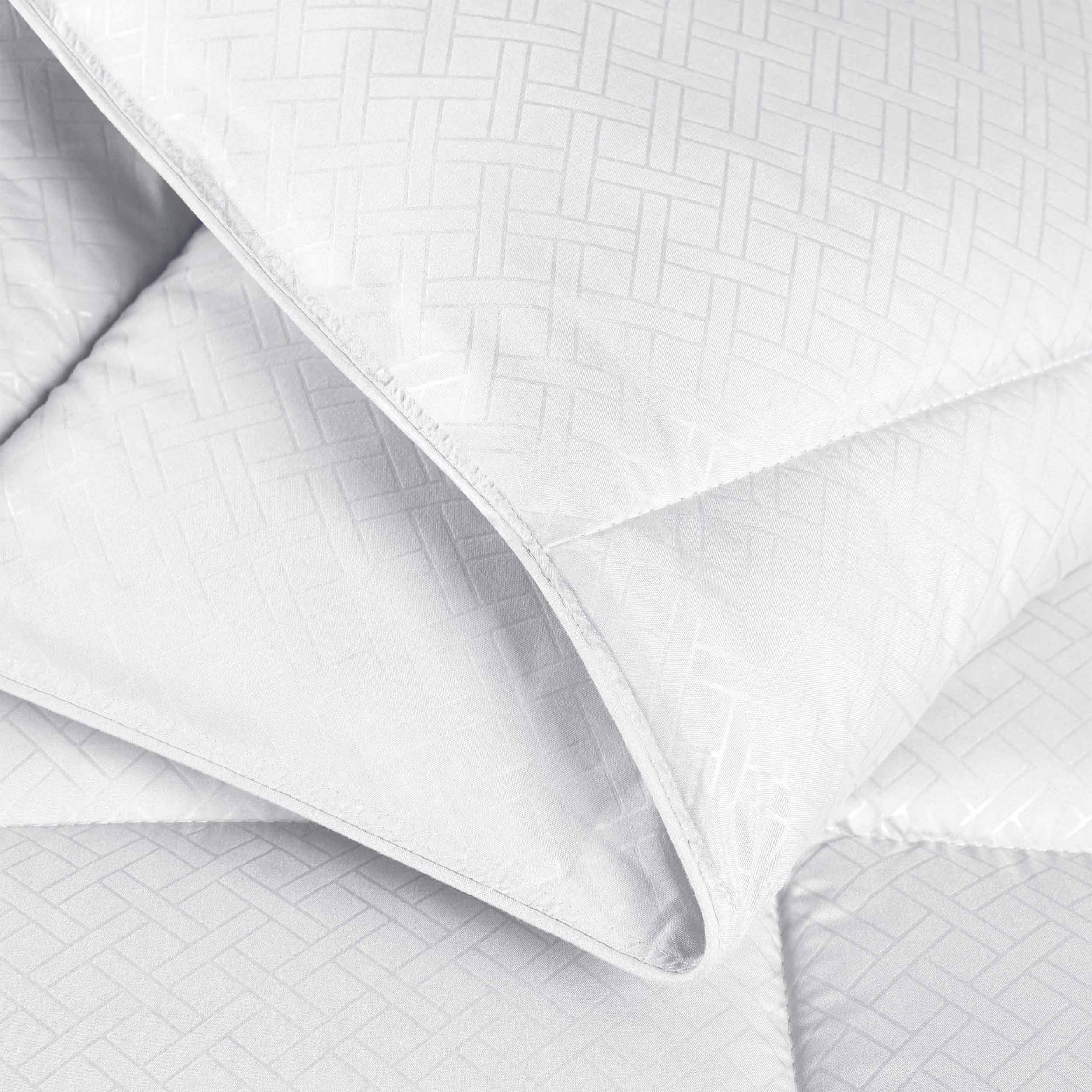 Luxury Basketweave Plush Down Alternative Comforter - Hypoallergenic & Breathable All-Season Bedding for Master Bedroom, Guest Room & Dorm