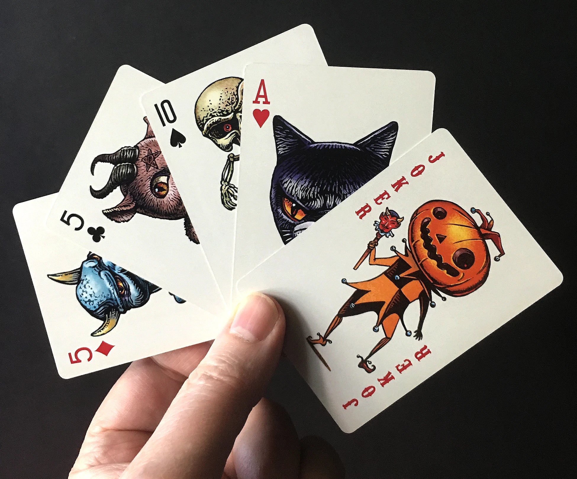 Spooky Halloween Decorations - Scary Creatures & Ghostly Figures for Haunted House, Party & Outdoor Decor