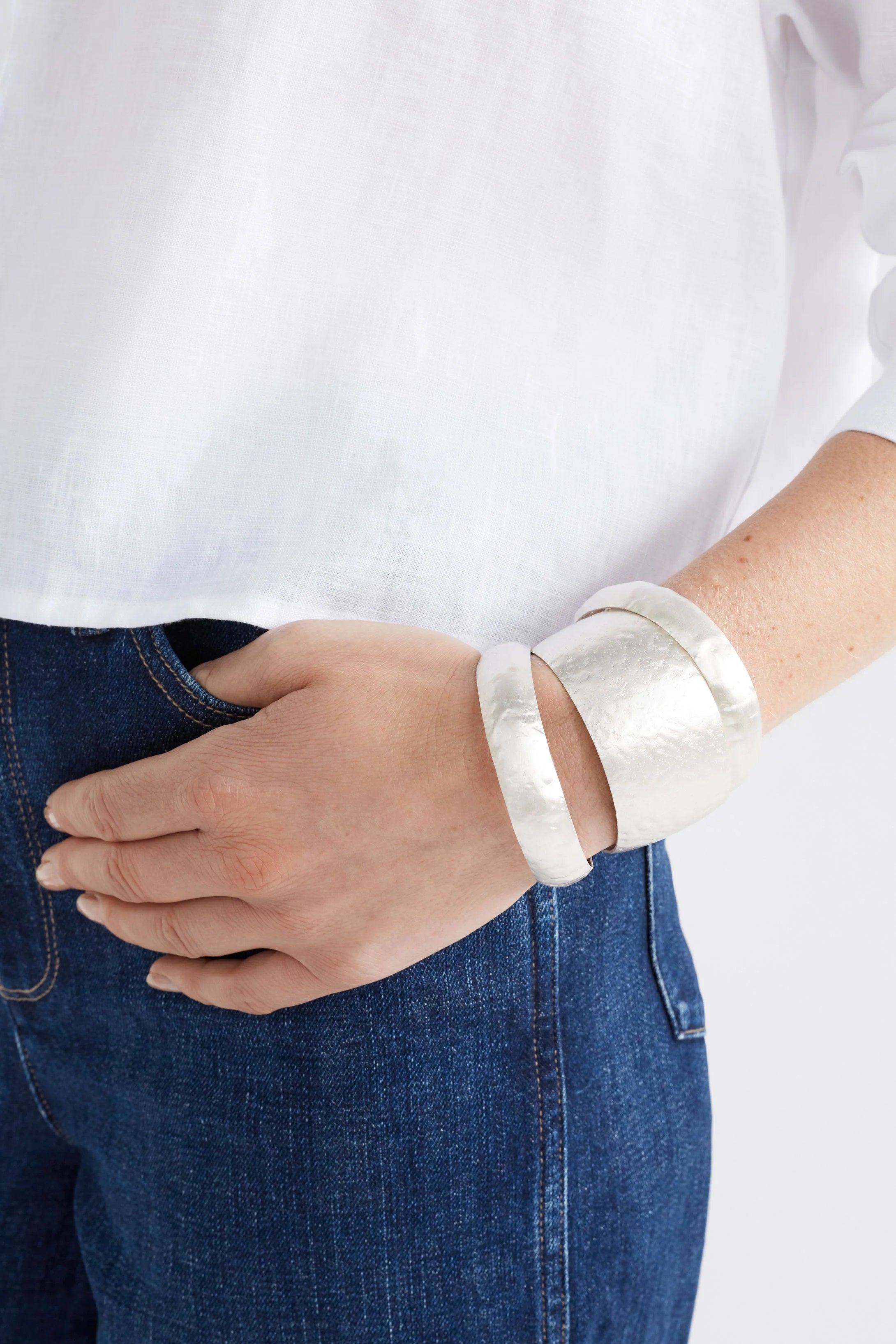 Elegant ELK Gold Thin Cuff Bangle Bracelet for Women - Minimalist Stackable Jewelry for Everyday Wear & Special Occasions