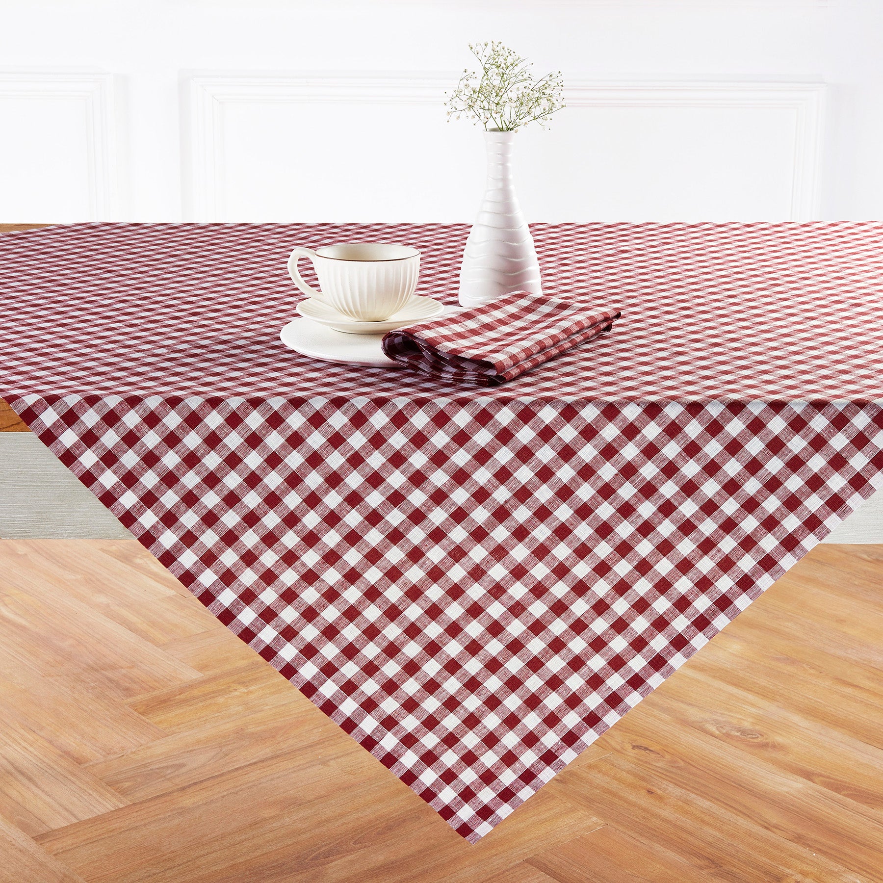 Classic Gingham Table Throw - Stylish Cotton Tablecloth for Dining, Picnics & Outdoor Events - Perfect for Kitchen, Party & Home Decor