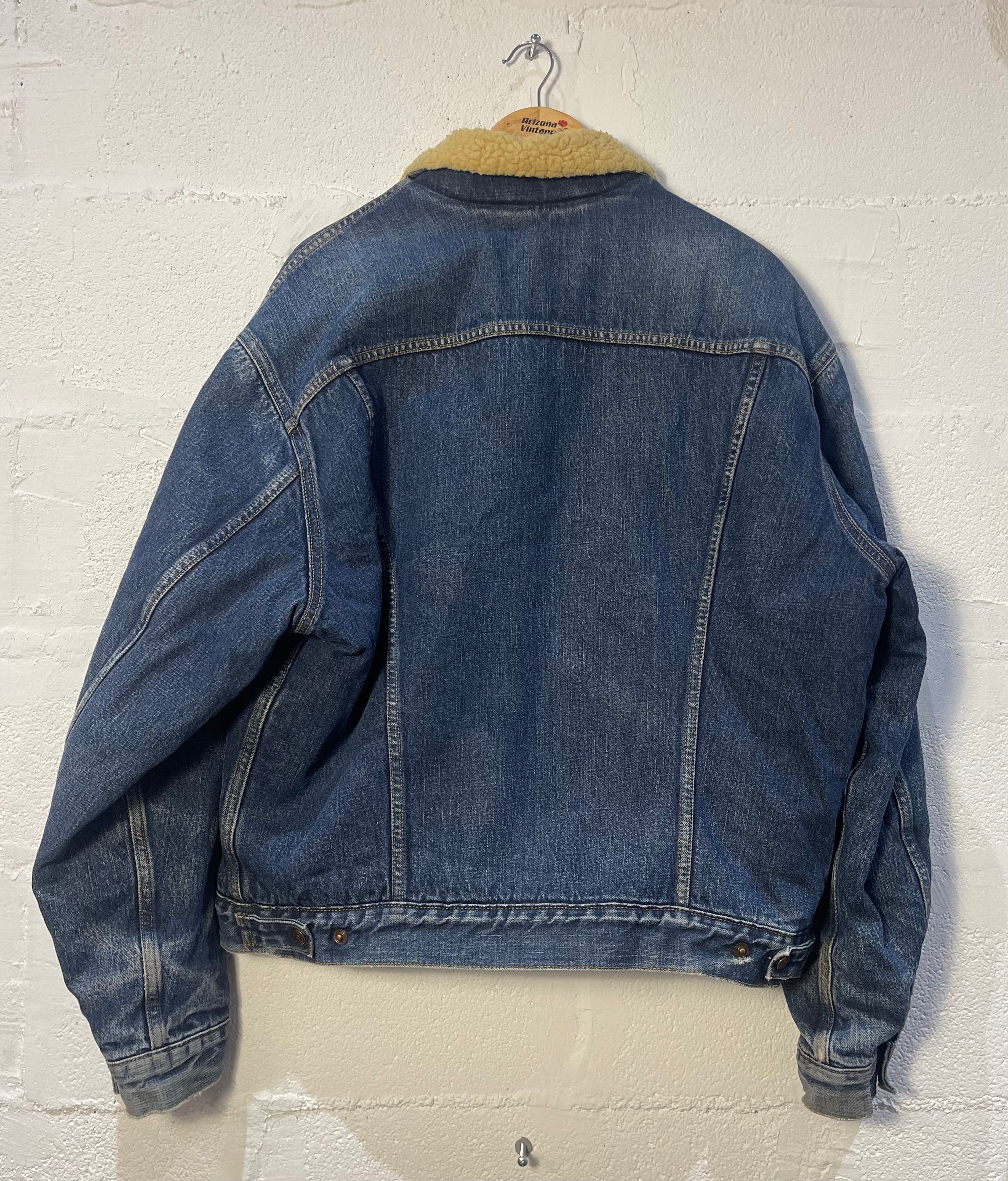 Levi's Women's Classic Fit Stretch Denim Jacket - Comfortable & Stylish for Casual Outfits, Layering, and Outdoor Activities