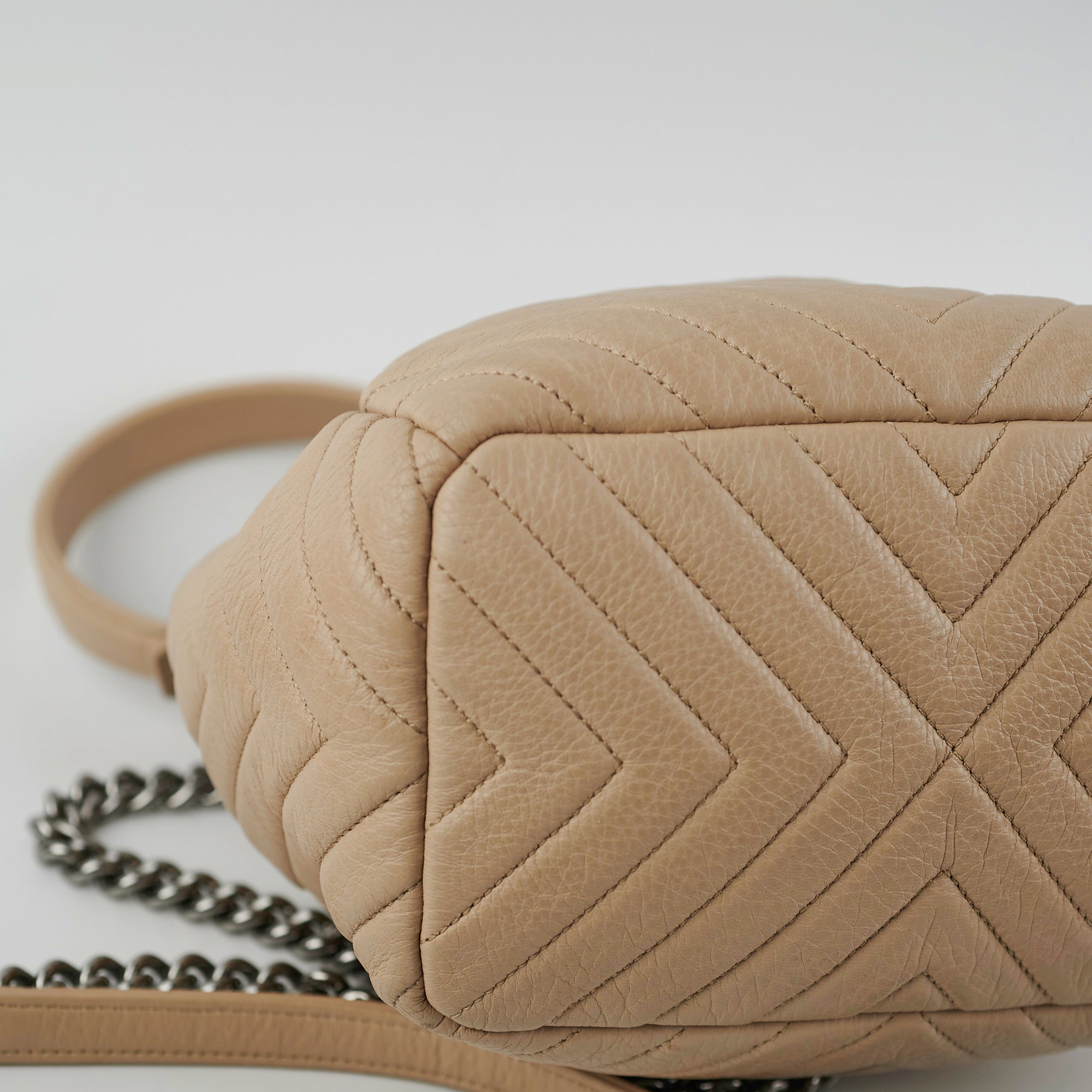 Chanel Chevron Beige Quilted Leather Bucket Bag - Luxury Designer Handbag for Women, Perfect for Everyday Use & Special Occasions