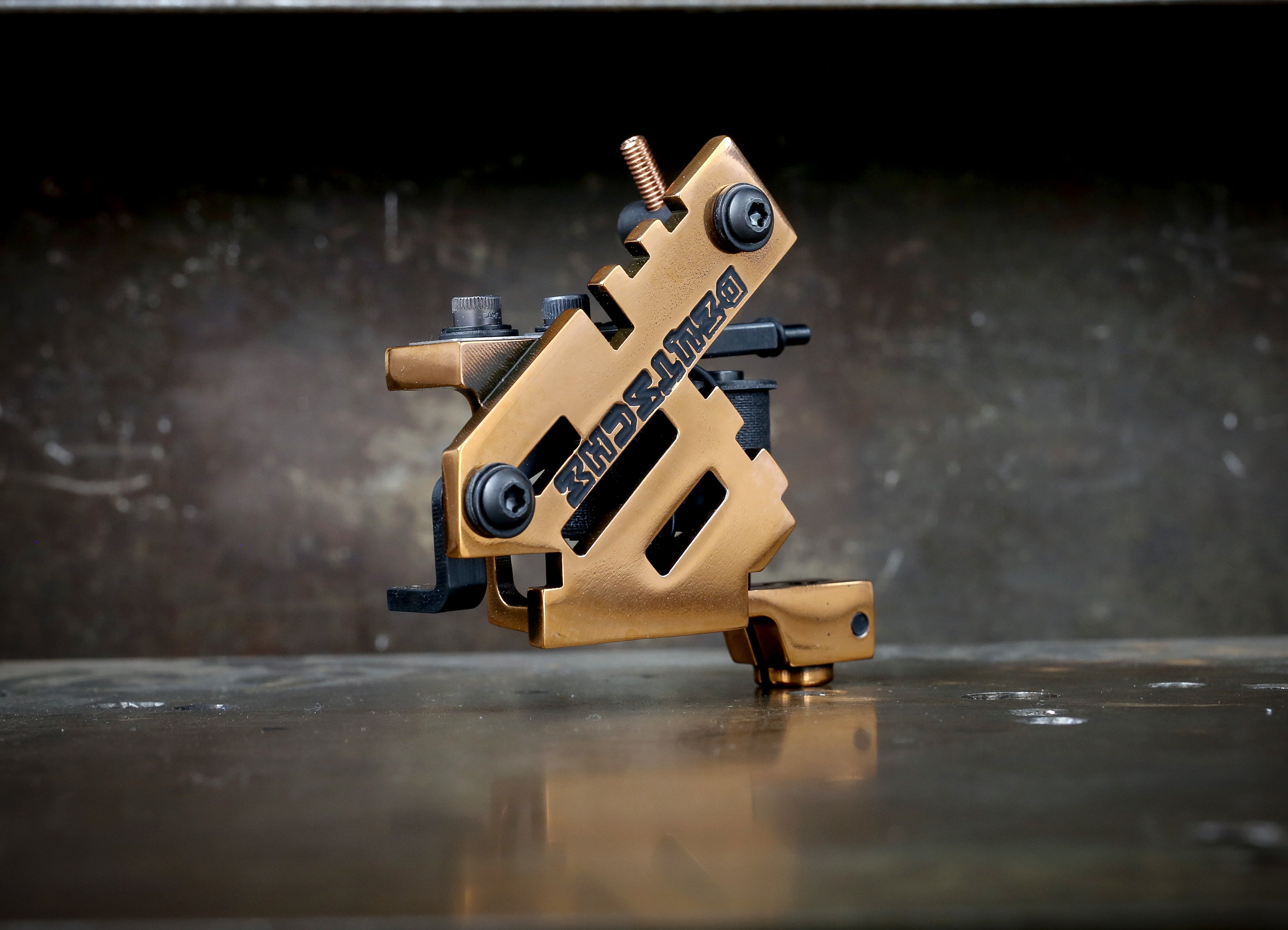 Limited Edition Eddy Deutsche Blade Runner Liner in Bronze - Premium Collectible for Sci-Fi Fans & Movie Memorabilia Enthusiasts | Perfect for Display, Cosplay, and Gift Giving