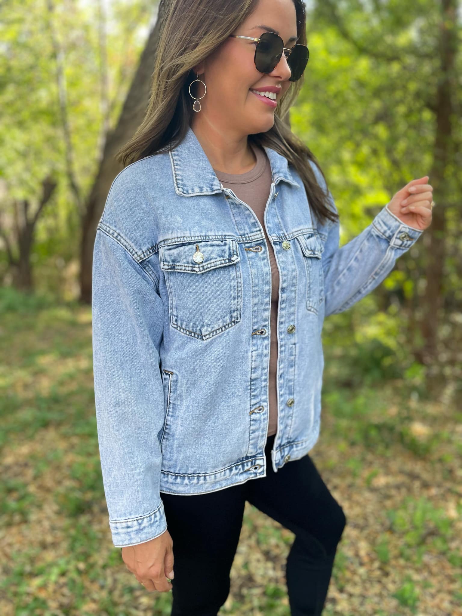Stylish Light Wash Denim Jacket for Women & Men | Vintage Distressed Denim Coat | Perfect for Casual Outfits, Spring Layering & Streetwear Fashion