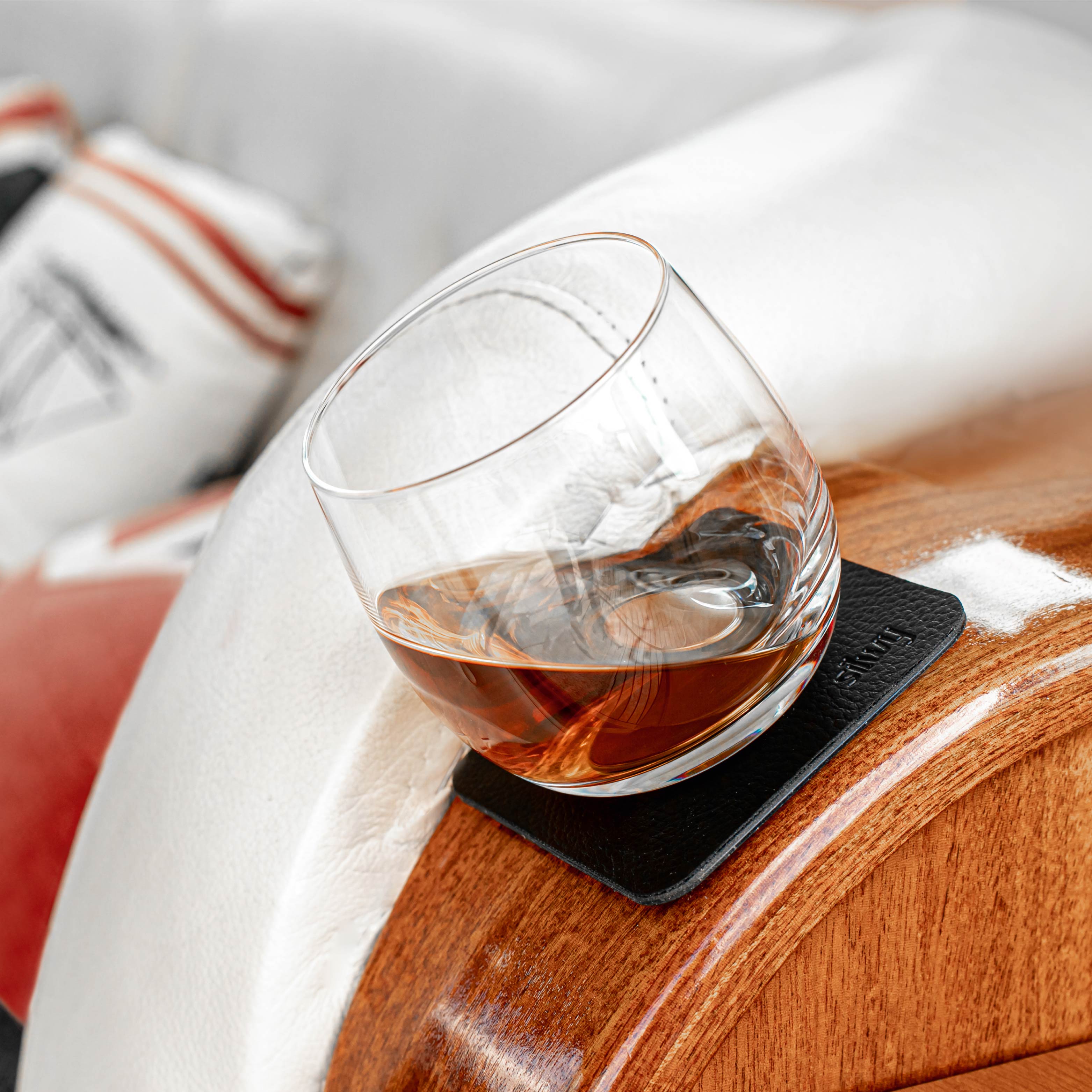 Premium Crystal Whisky Glasses with Magnet Base - Elegant Drinking Glasses for Bourbon, Scotch & Whiskey Lovers - Perfect for Home Bars, Gifts & Special Occasions