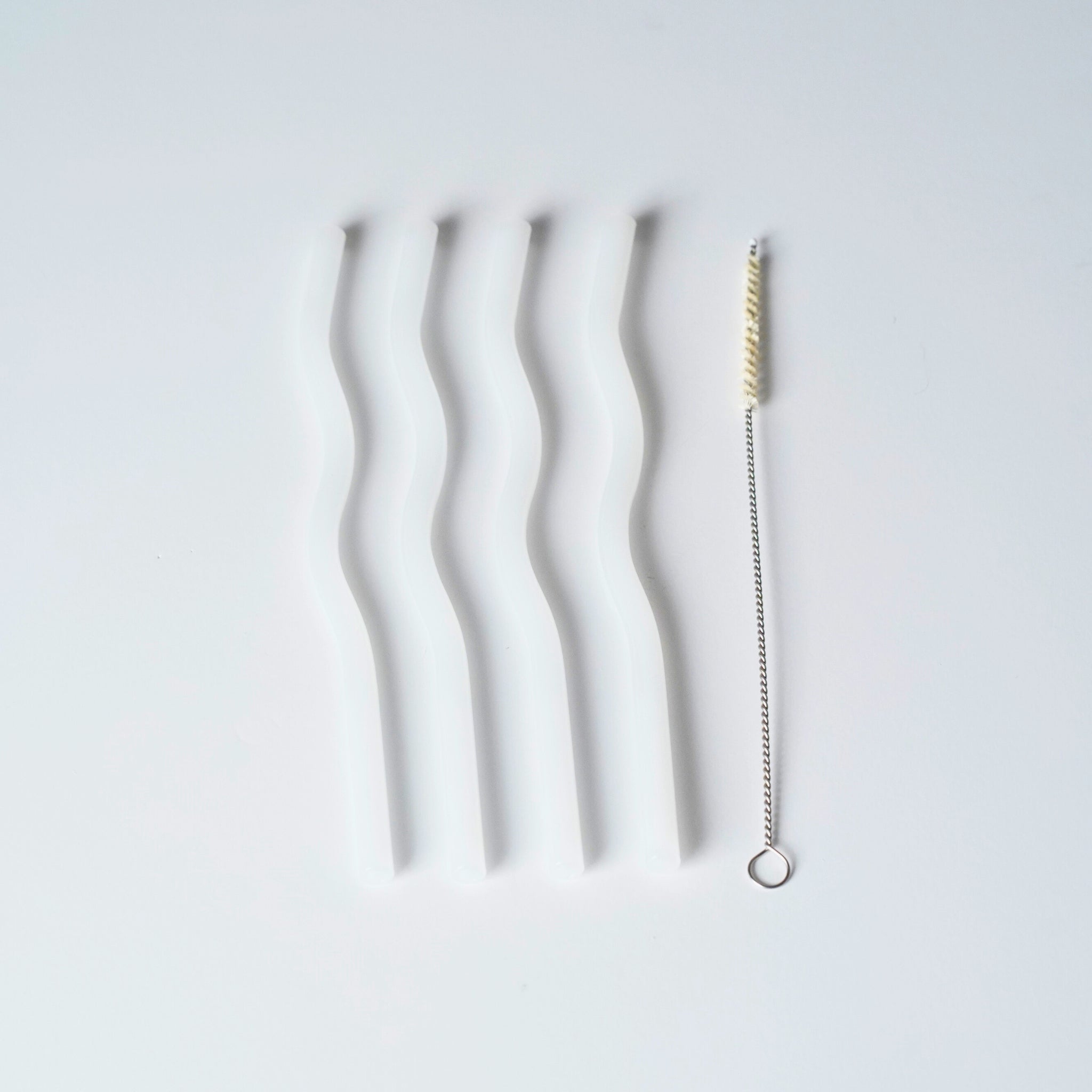DESIGNSTU Curve Glass Drinking Straws - Set of 4 Reusable White Bendable Straws for Smoothies, Iced Coffee & Cocktails | Eco-Friendly Alternative to Plastic Straws | Perfect for Home, Office & Restaurant Use