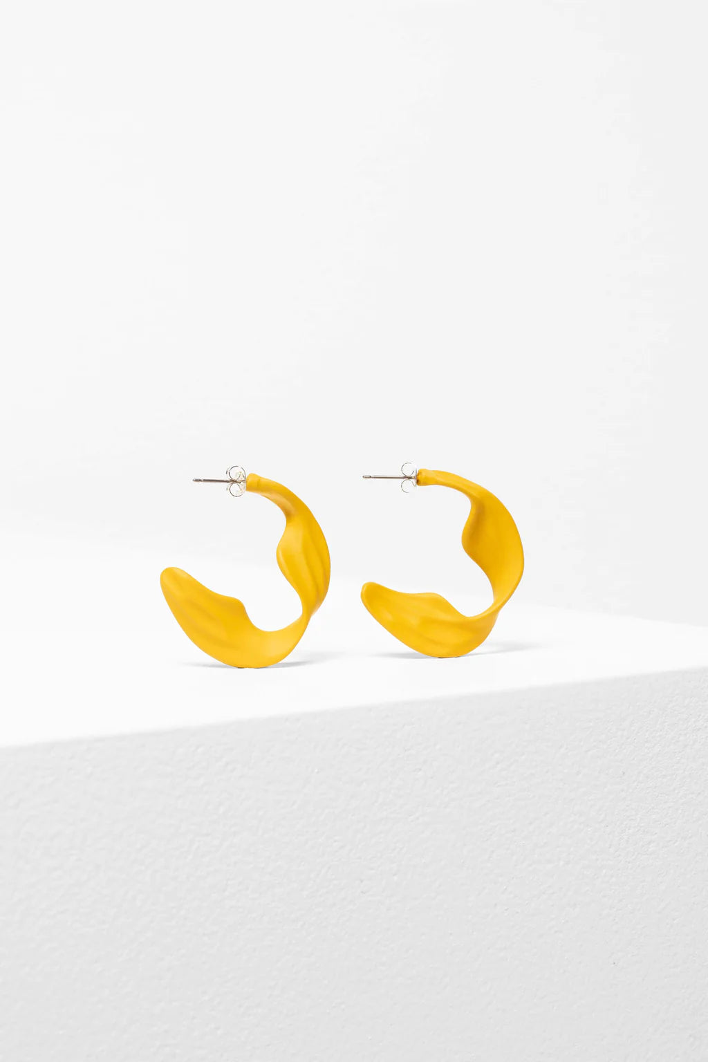 Trendy STREK Earrings for Women - Minimalist Gold Hoop Earrings for Everyday Wear - Perfect for Office, Party & Casual Outfits