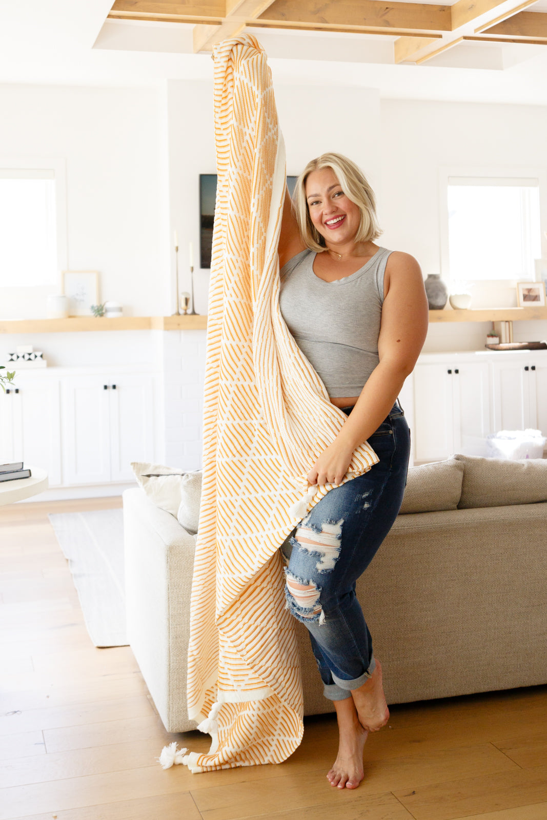Everett Cozy Single Cuddle Blanket in Yellow | Soft & Warm Throw for Bed, Sofa & Travel | Perfect for Lounging, Netflix Nights & Gifts
