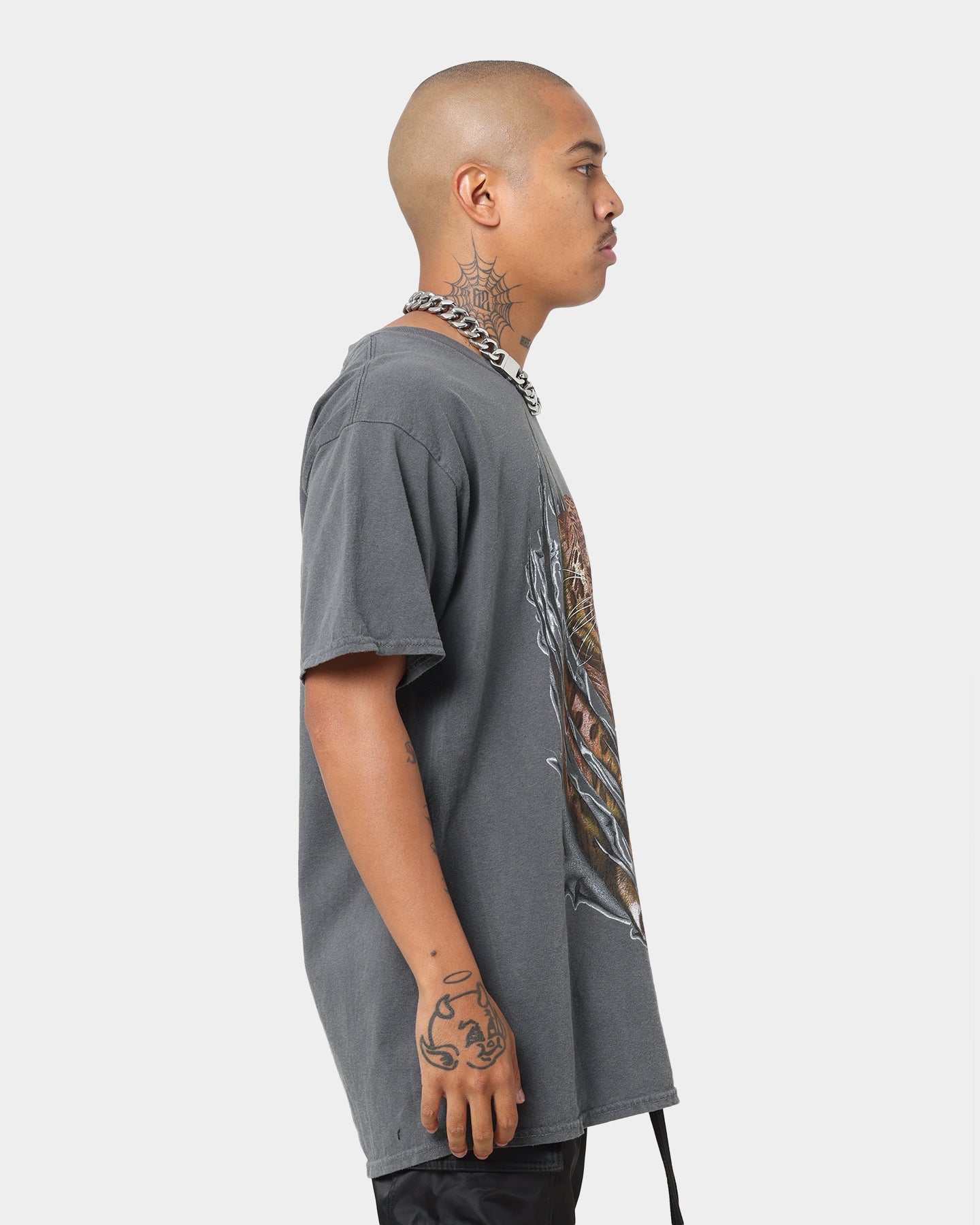 Vintage American Thrift OG Leopard Print T-Shirt in Off Black - Stylish Retro Tee for Casual Wear & Street Fashion
