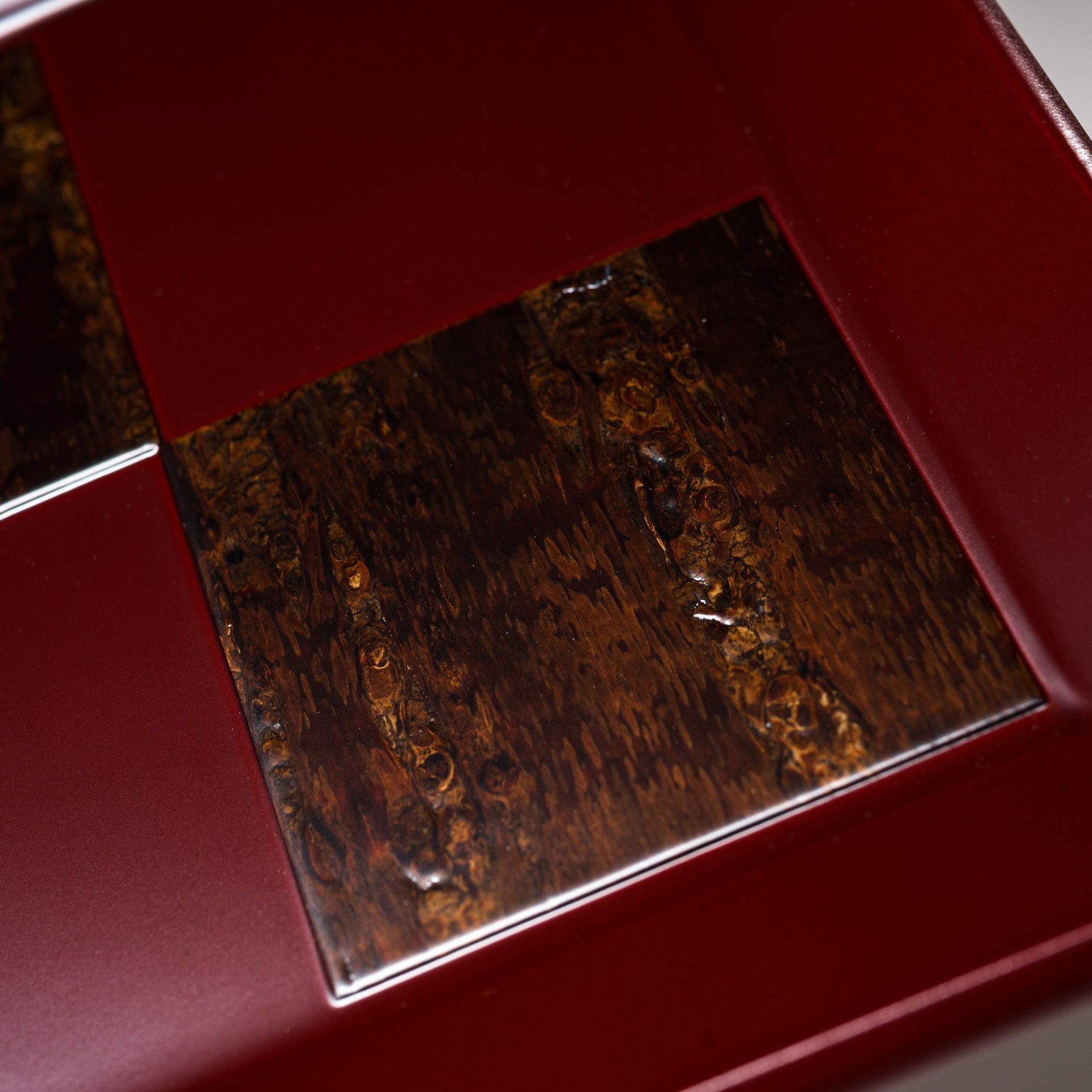 Premium Cherry Bark Square Tray - 20cm Handcrafted Benizakura Design by Tomioka Shop | Elegant Home Decor for Dining Table, Coffee Table & Gift Giving