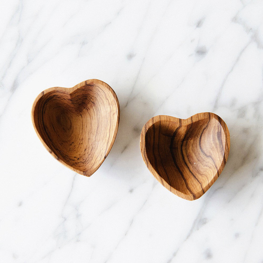 Handmade Wild Olive Wood Mini Heart Dish Set - Natural Wooden Appetizer Plates for Cheese, Nuts, Candies - Perfect for Valentine's Day, Wedding Favors, and Home Decor