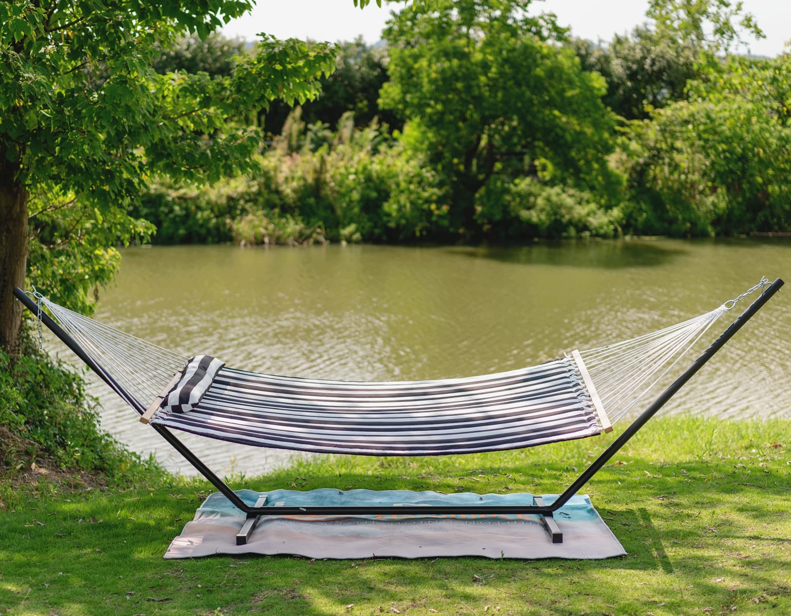 12 FT Quilted Double Hammock with Spreader Bar & Pillow - 2-Person Outdoor Hammock for Patio, Poolside, Backyard & Beach - Heavy Duty 450 lbs Capacity (Black & White) - Perfect for Relaxing, Lounging & Summer Getaways