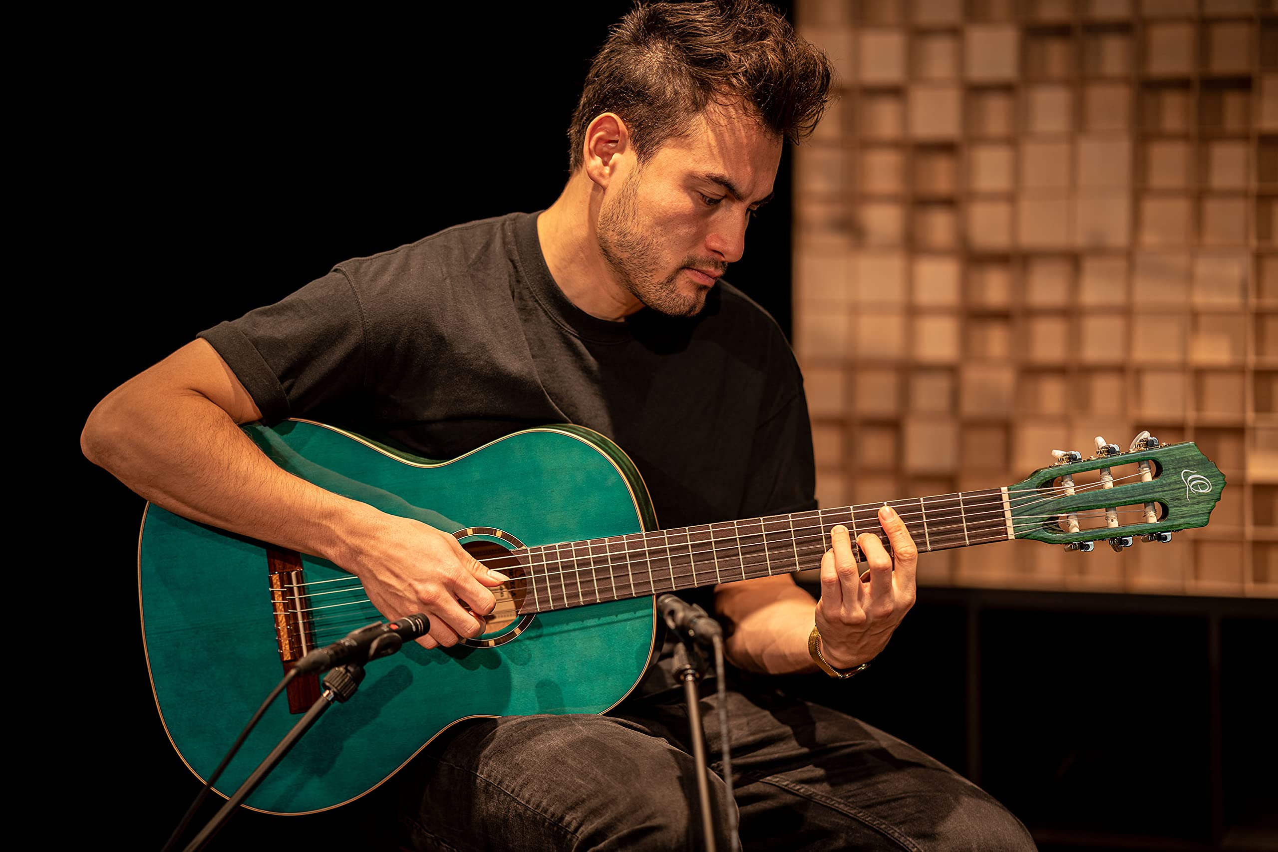 Ortega 6-String Nylon Acoustic Guitar - Perfect for Beginners, Classical & Flamenco Music - Home, Studio & Stage Use