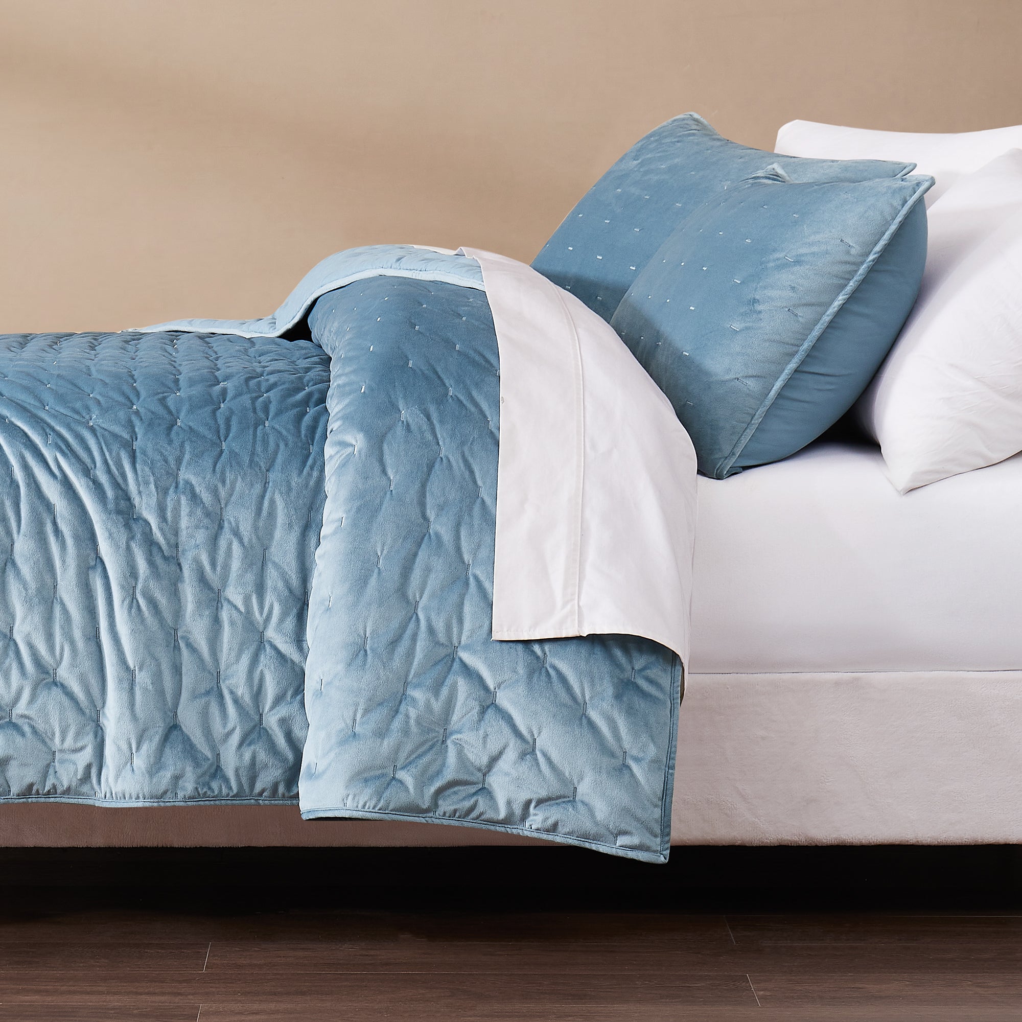 Haven Velvet Embroidered Quilt Set - Ultra Soft 3-Piece Bedding Set for Queen/King Size Beds | Luxury Bedroom Decor & Cozy Winter Nights