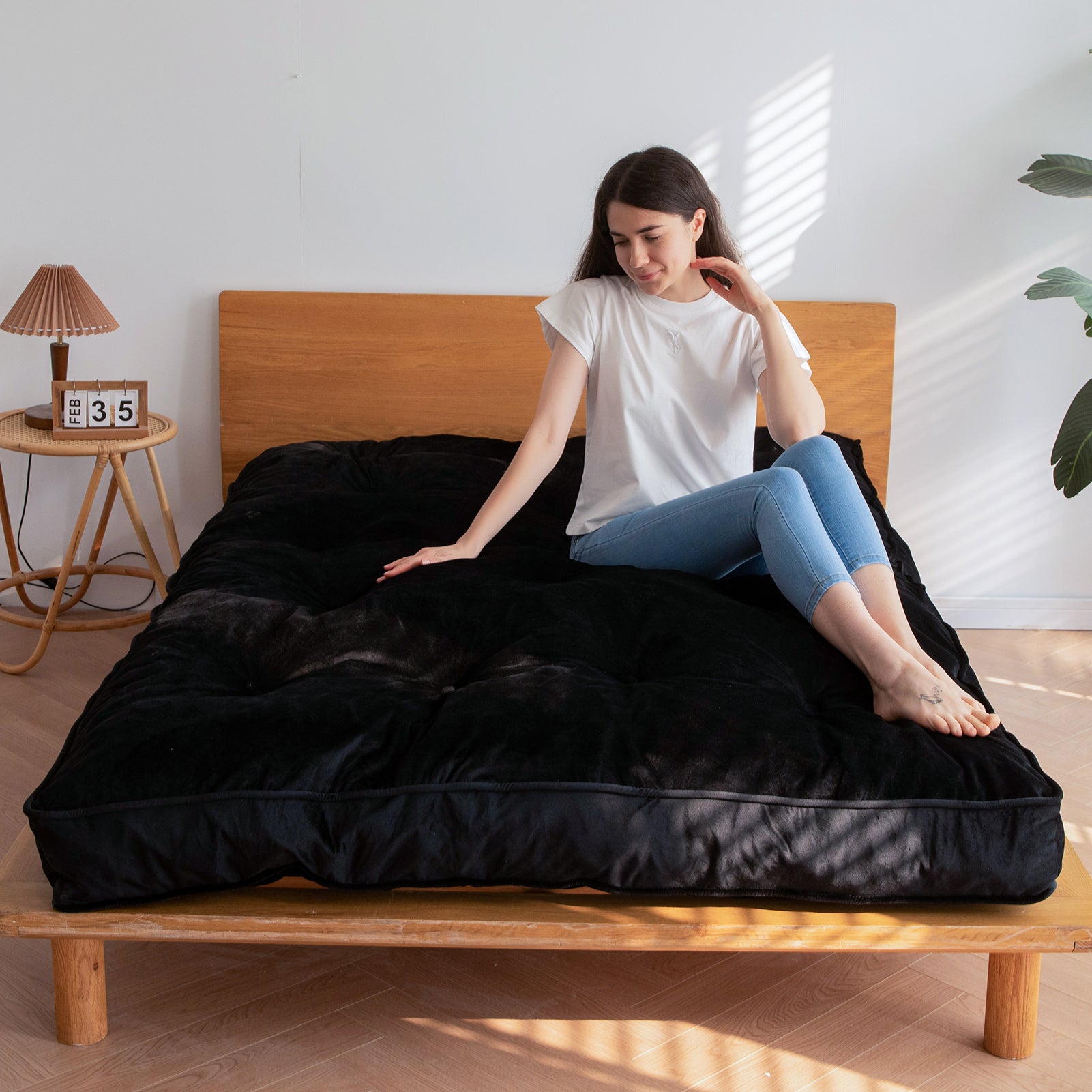 MAXYOYO 6-Inch Thick Velvet Futon Mattress for Sofa Couch Bed - Comfortable & Supportive Sleeper Mattress for Adults (Black) - Perfect for Small Spaces, Guest Rooms & Dorm Rooms