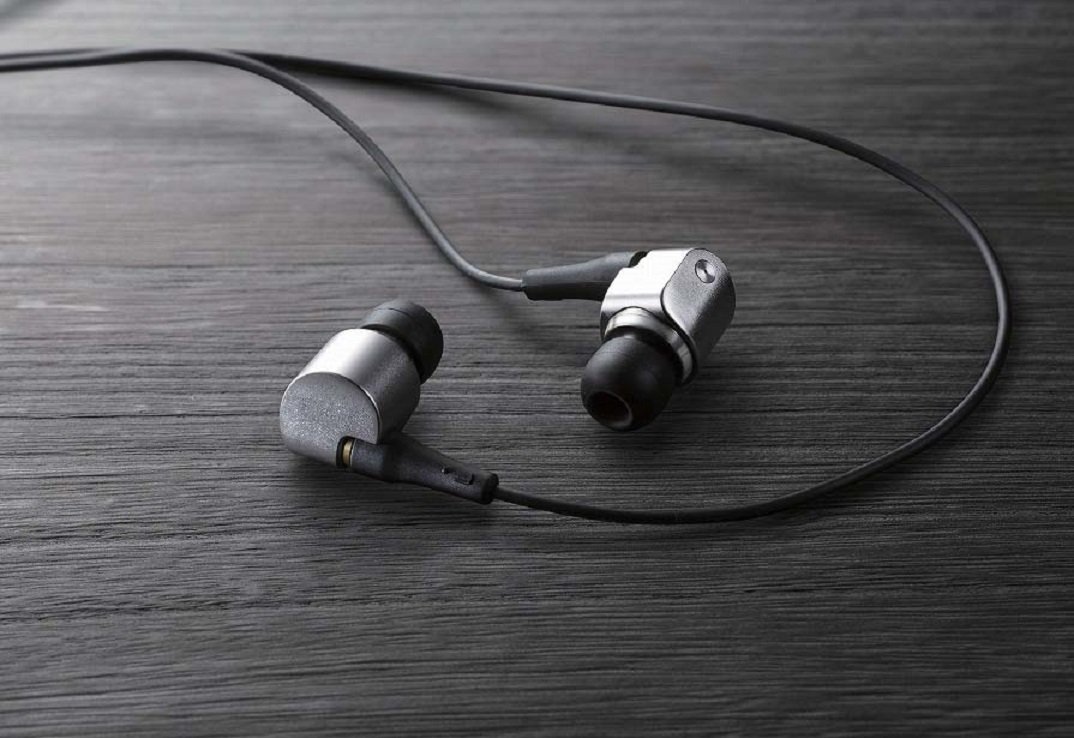 Panasonic RP-HDE10-S Sealed Earphones with High-Resolution Audio - Silver | Perfect for Commuting, Gaming & Studio Monitoring