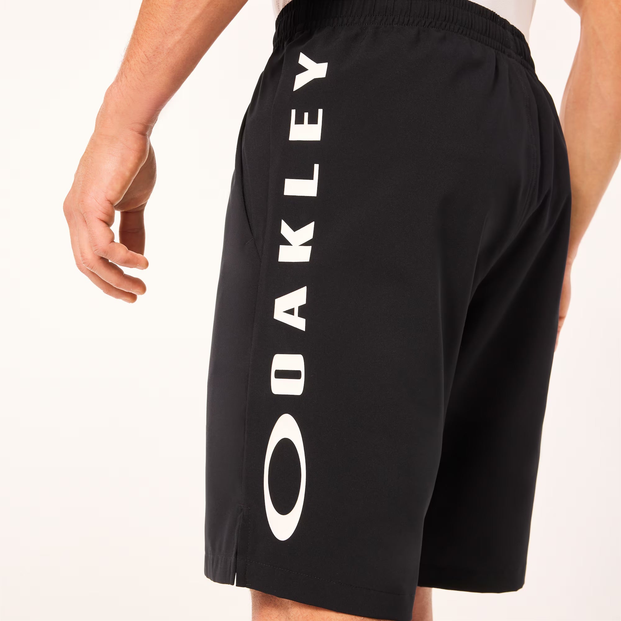 Oakley Enhance Woven Shorts 1.0 - Men's Athletic Running Shorts with Quick-Dry Fabric & Stretch Waistband (Blackout) - Perfect for Gym, Jogging & Outdoor Activities