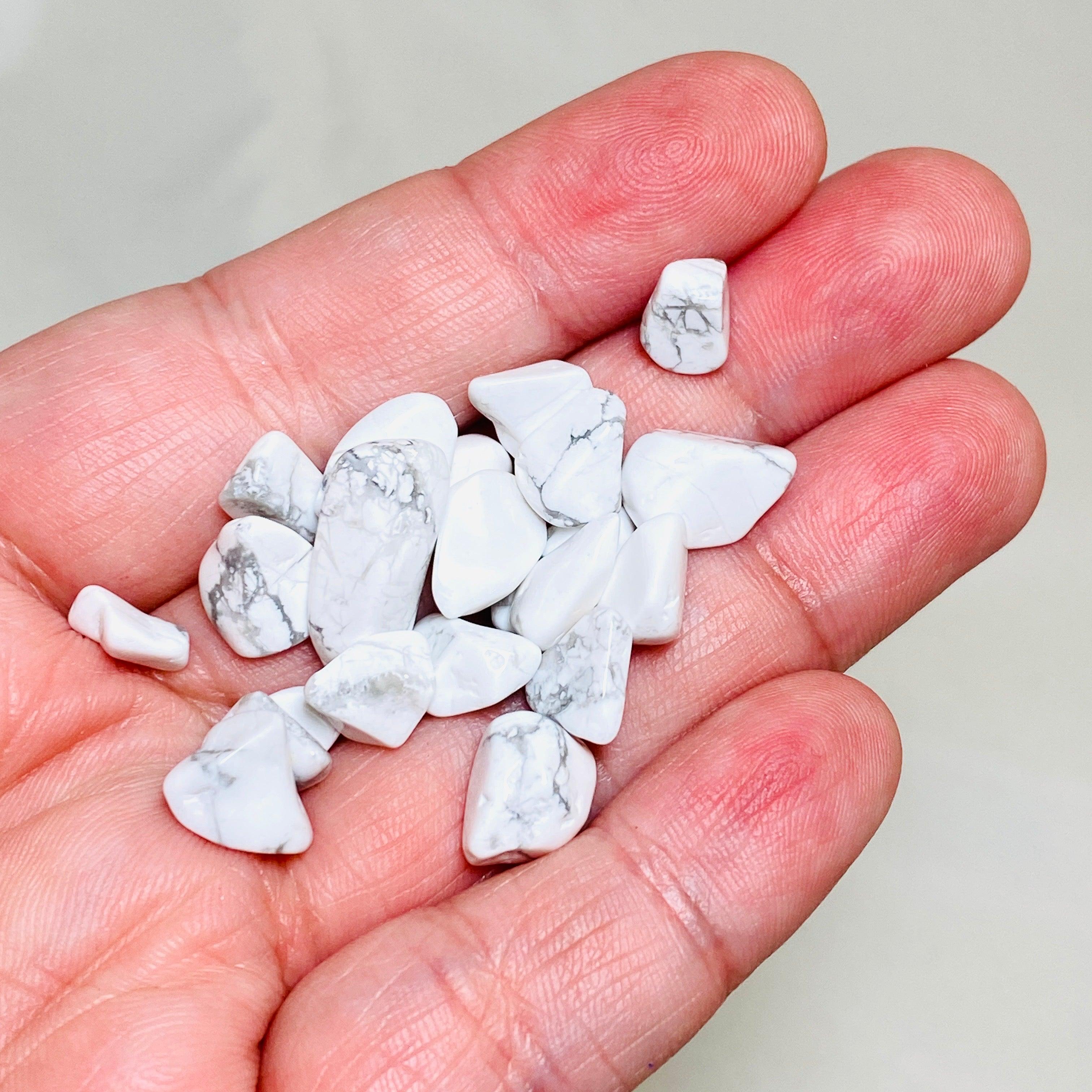50g Mini Tumbled Howlite Stones - Natural Healing Crystals for Meditation, Jewelry Making & Home Decor - Bulk Chips for DIY Crafts & Spiritual Gifts