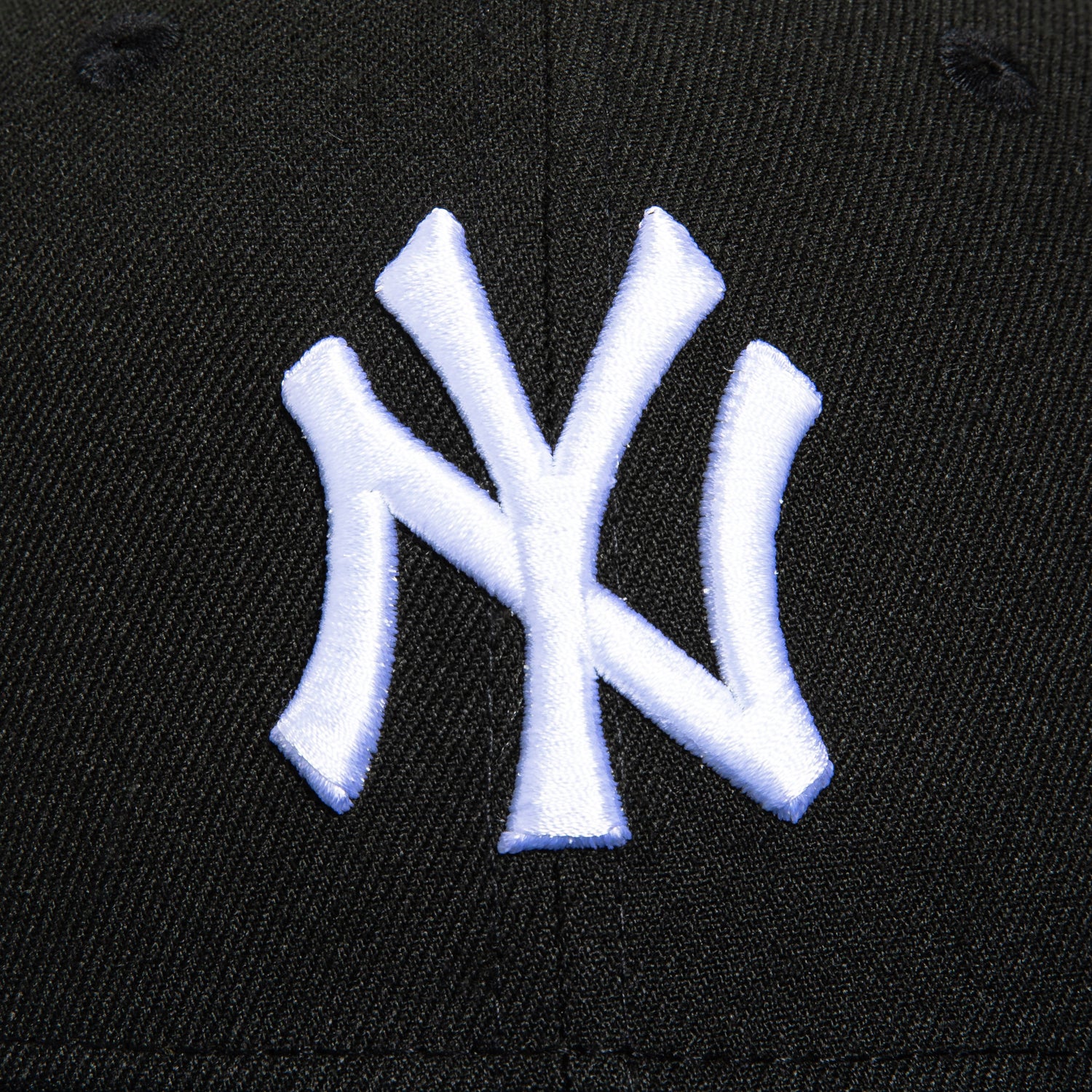 New Era 59Fifty New York Yankees 2009 World Series Patch Snapback Hat - Black & Royal Blue - Official MLB Baseball Cap for Men & Women - Perfect for Games, Collecting & Streetwear Fashion