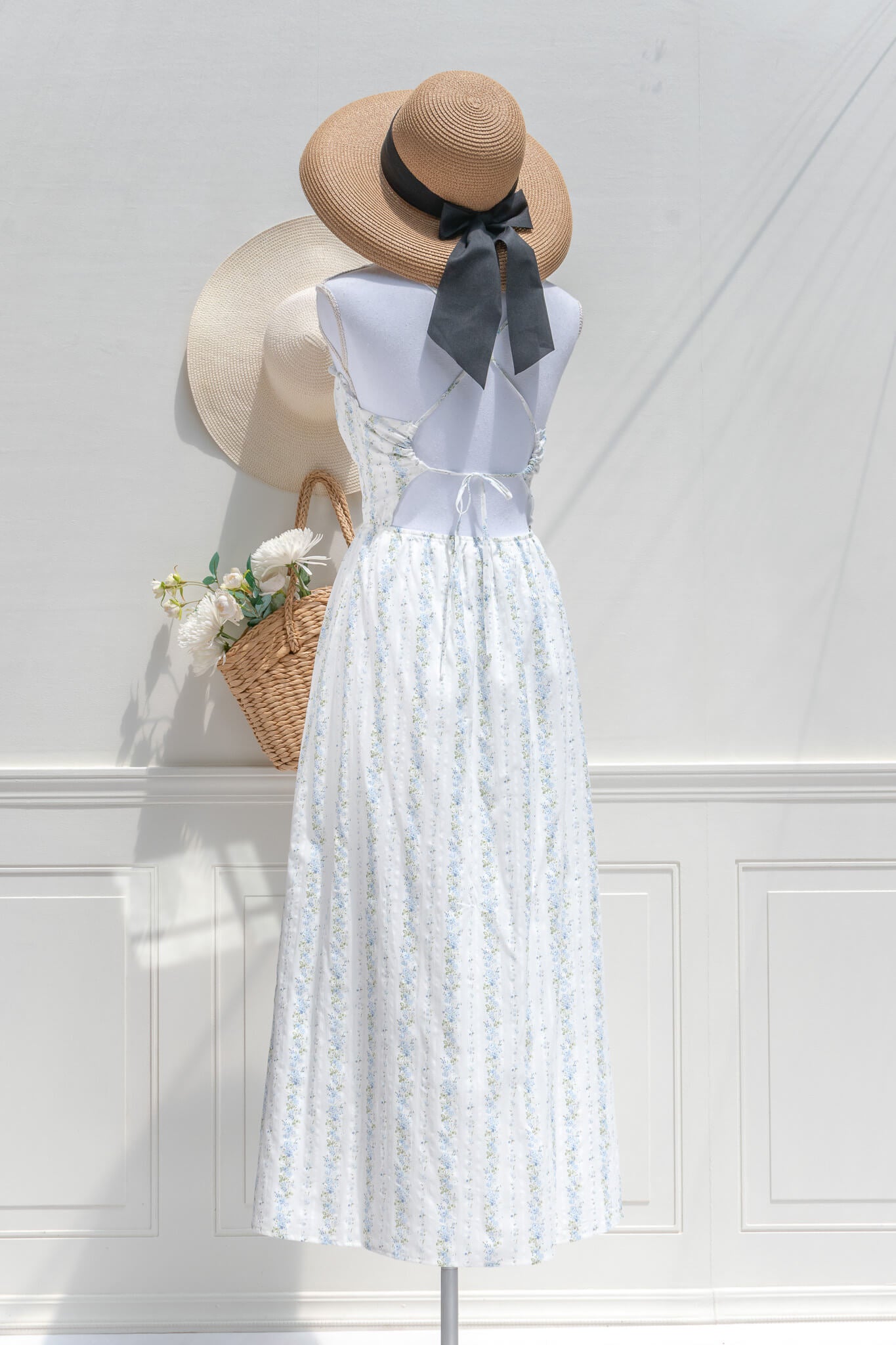 Oversized Bow Straw Sun Hat for Women - Wide Brim Beach Hat with Adjustable Ribbon - Perfect for Summer, Vacation, and Outdoor Activities