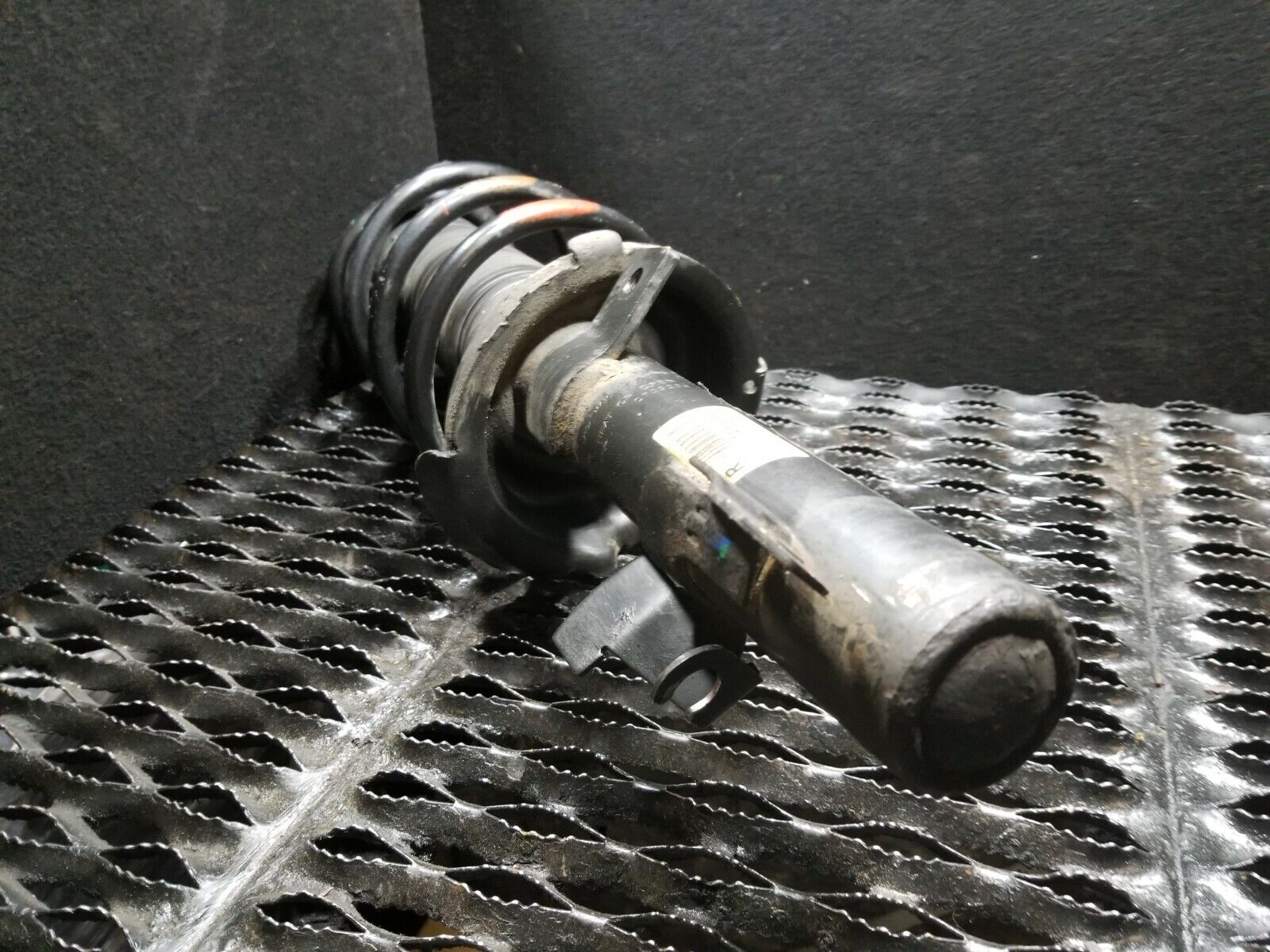 2005-2007 Volvo S40 2.4L Front Right Shock Strut Absorber - OEM Replacement Part - Perfect for Smooth Ride & Improved Handling