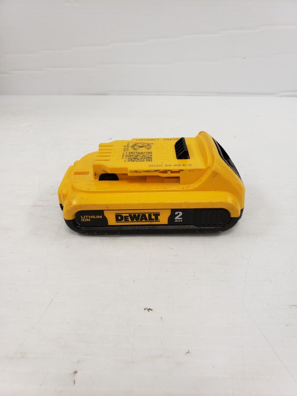 DEWALT DCB203 20V MAX Lithium-Ion Battery 2.0Ah Replacement for Power Tools - Compatible with Drills, Saws, Flashlights & More DIY/Construction Projects