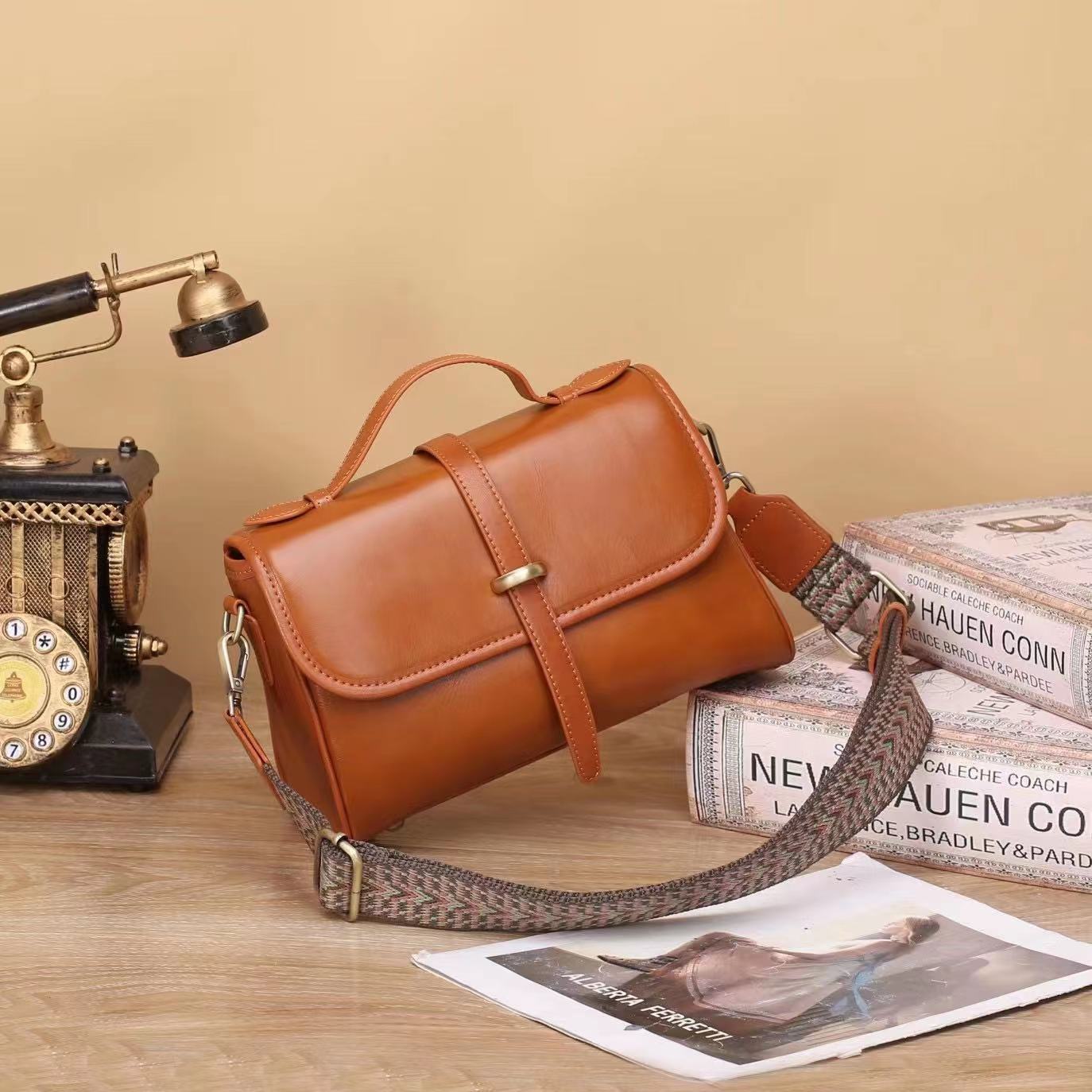 Stylish Modern Flap Crossbody Satchel for Women - Fashionable Shoulder Bag with Adjustable Strap - Perfect for Work, Travel & Everyday Use