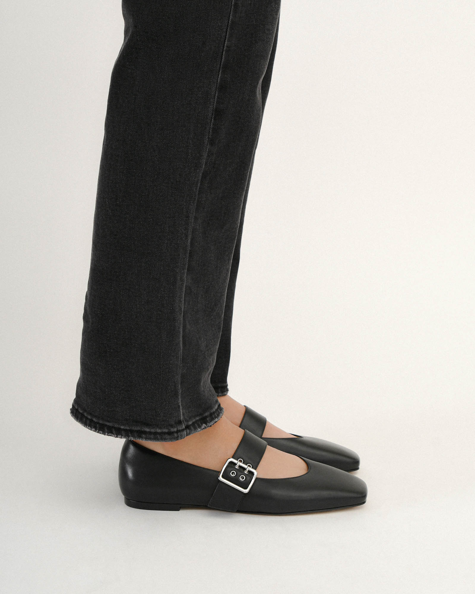 SARAH Women's Casual Black Leather Flats - Comfortable Slip-On Shoes for Work, Travel & Everyday Wear
