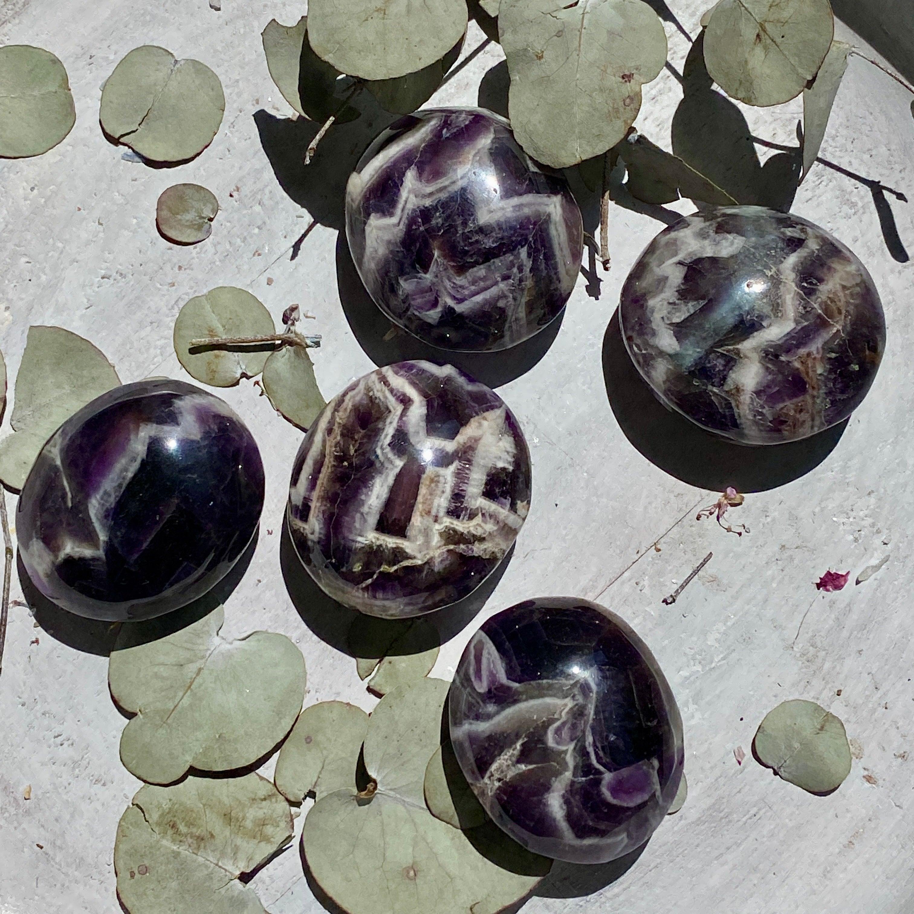 Chevron Amethyst Palm Stone - Natural Healing Crystal for Meditation, Stress Relief & Spiritual Growth - Perfect for Yoga, Reiki & Home Decor