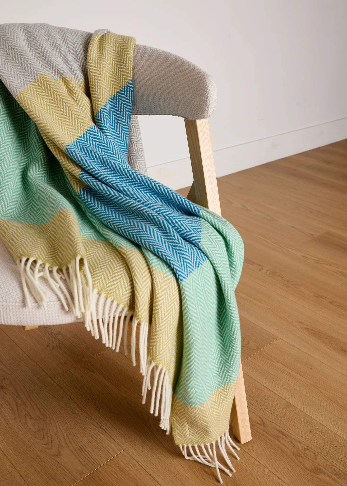 Foxford Cashmere and Lambswool Throw Blanket - Ultra Soft Luxury Wrap for Sofa & Bed - Perfect for Cozy Evenings, Travel, and Gift Giving