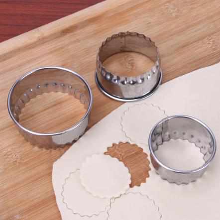 3-Piece Stainless Steel Nesting Fluted Round Biscuit Cutters Set - Perfect for Baking Cookies, Pastries, and DIY Crafts