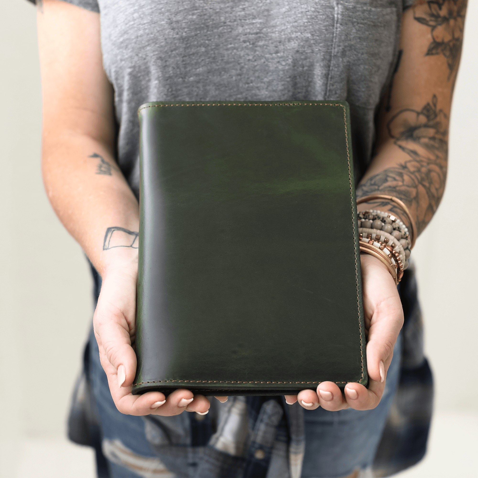 Premium Leather Steno Notebook - Professional Writing Pad for Journaling, Note Taking & Meetings - Classic A5 Size with Smooth Lined Pages