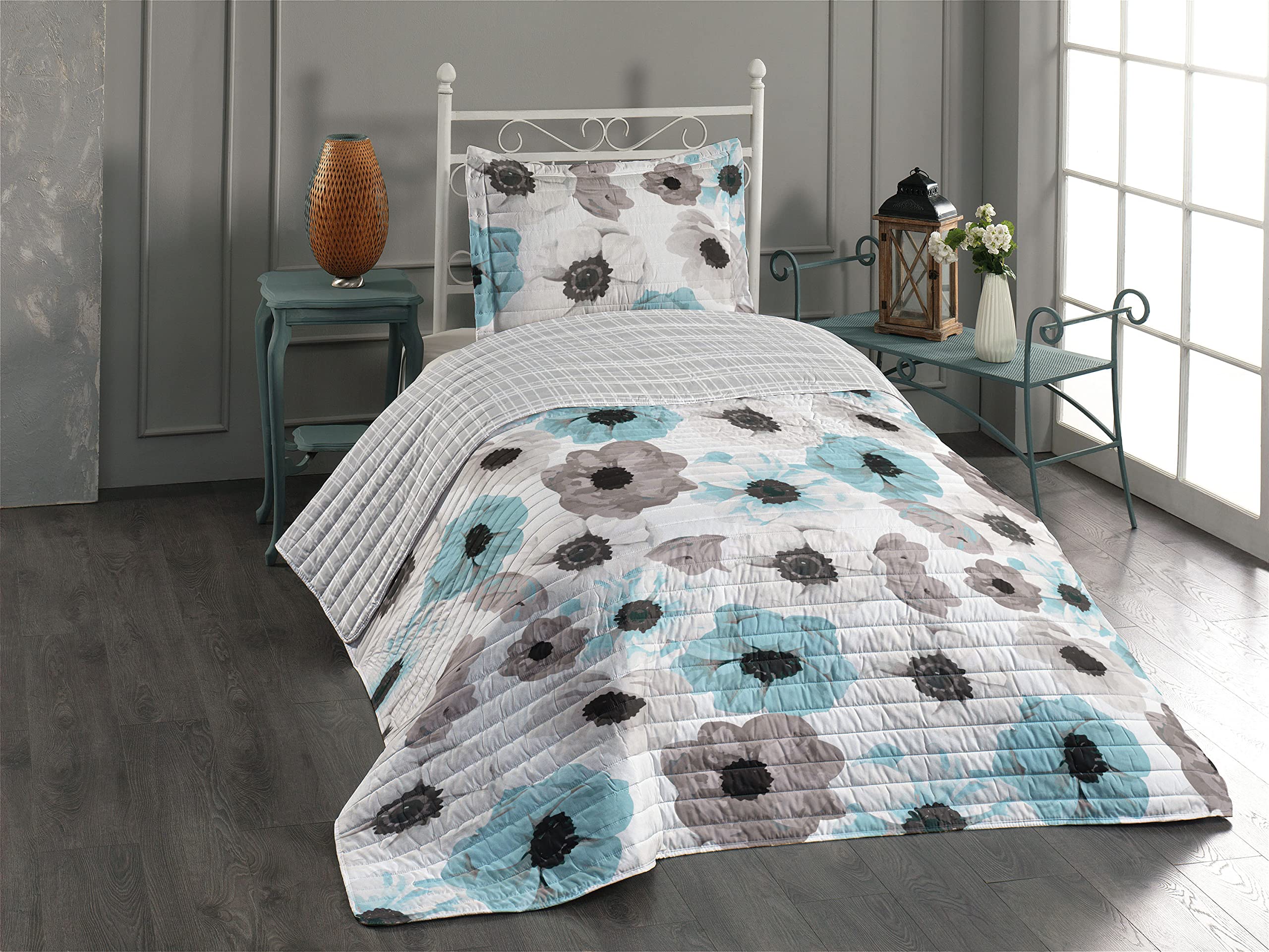 Ambesonne Floral Reversible Bedspread Set - Spring Summer Vintage Blossom Pattern Microfiber Bedding with Pillow Shams, Twin Size, Pale Sky Blue Grey - Perfect for Guest Rooms, Dorm Decor & Cozy Bedroom Makeovers