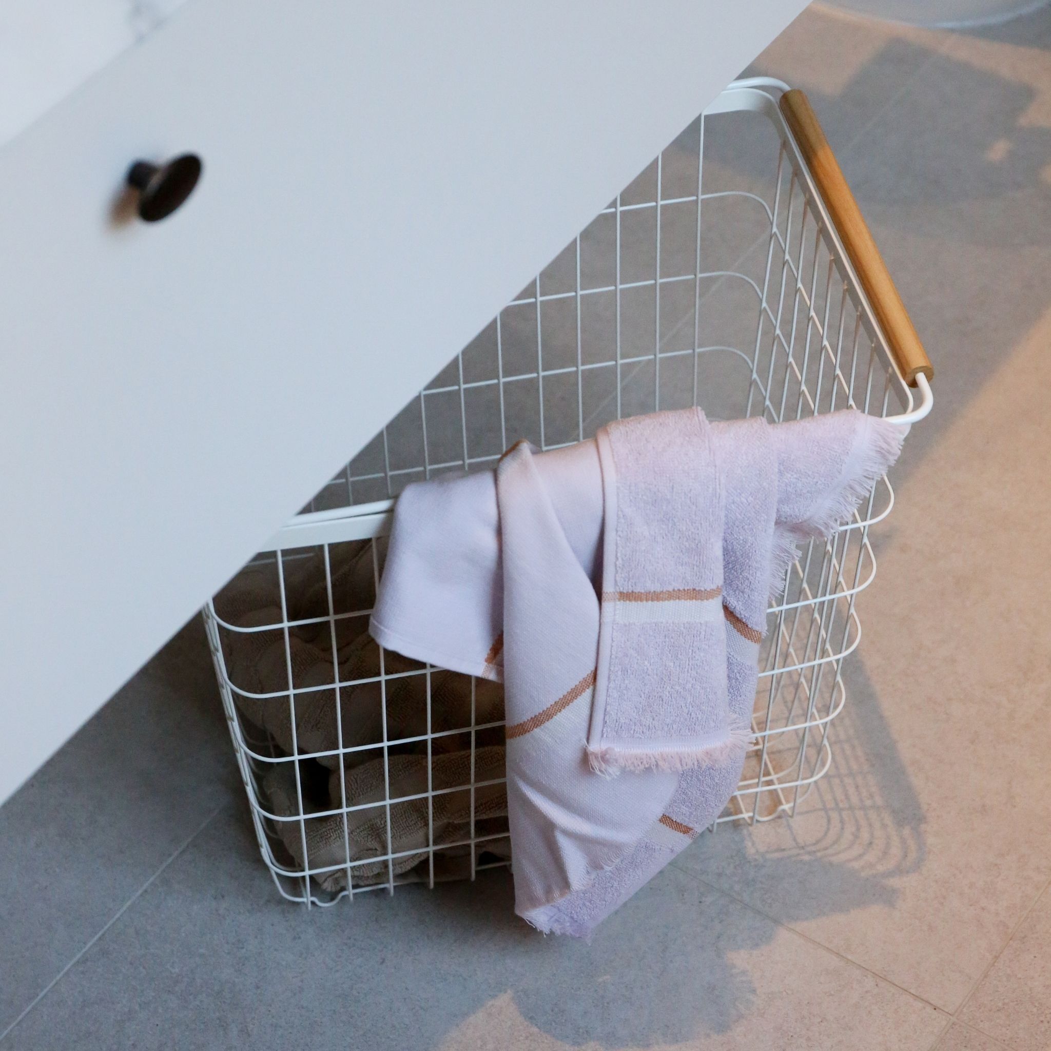 YAMAZAKI Tosca Large White Laundry Wire Basket - Stylish Storage for Clothes, Towels & Bedding - Perfect for Bedroom, Bathroom & Laundry Room Organization